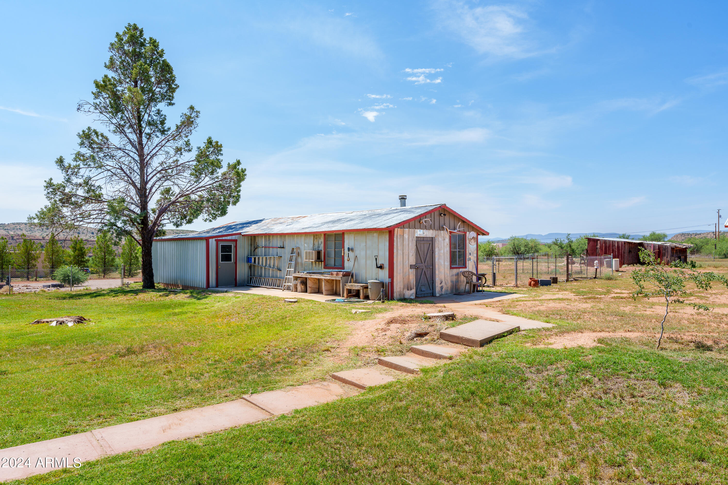 1895 S SUGARLOAF Road