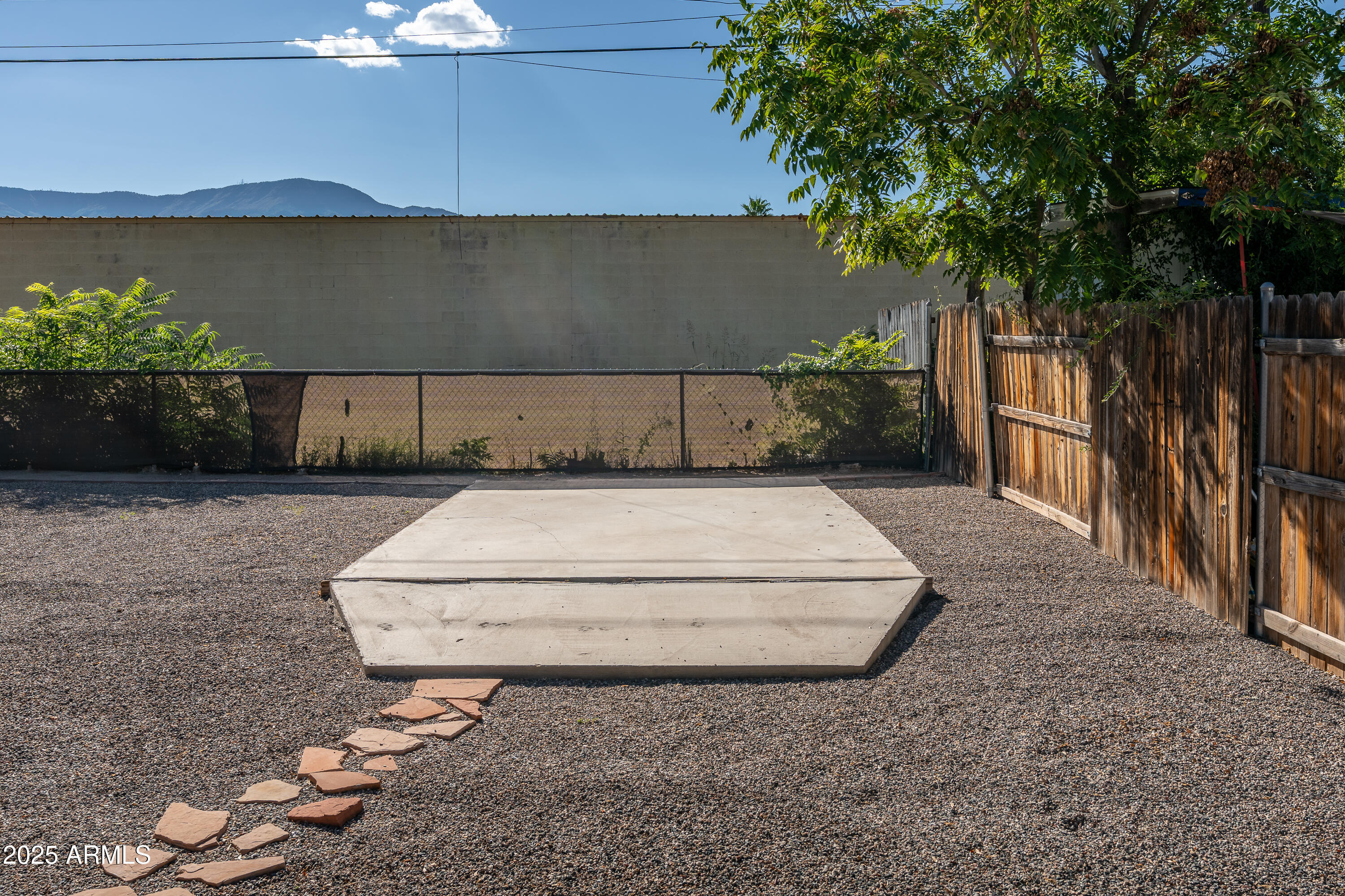 328 S 17TH Street