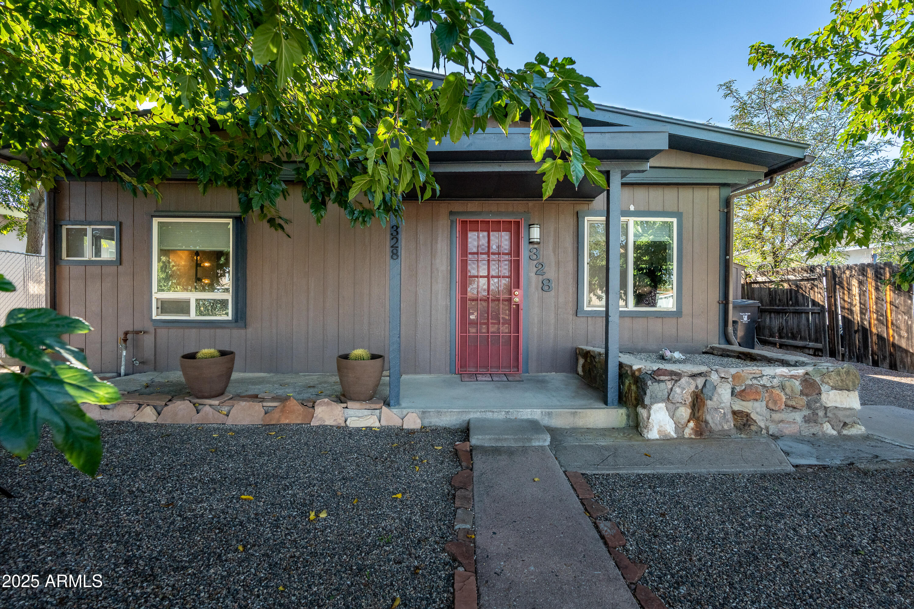 328 S 17TH Street