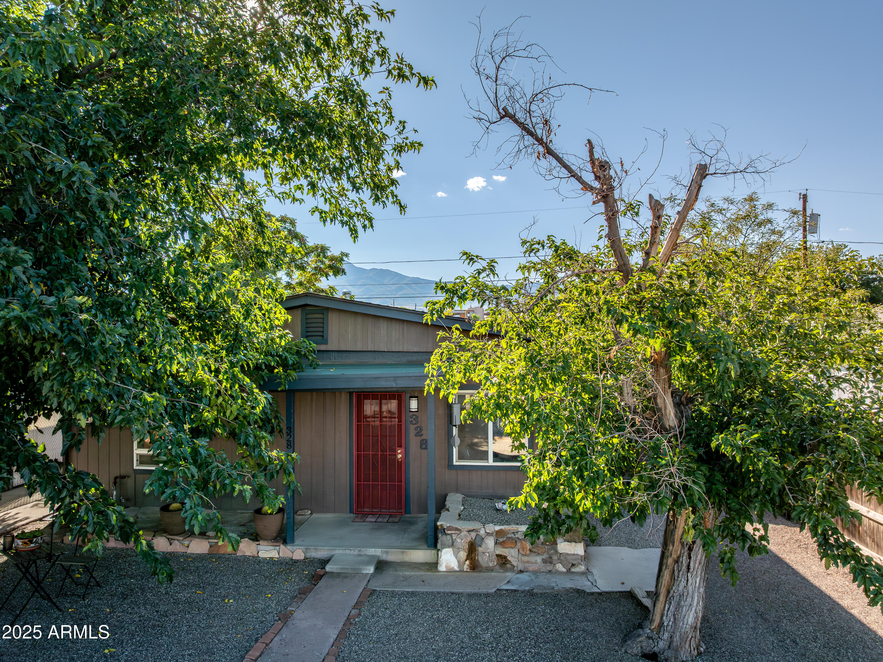 328 S 17TH Street