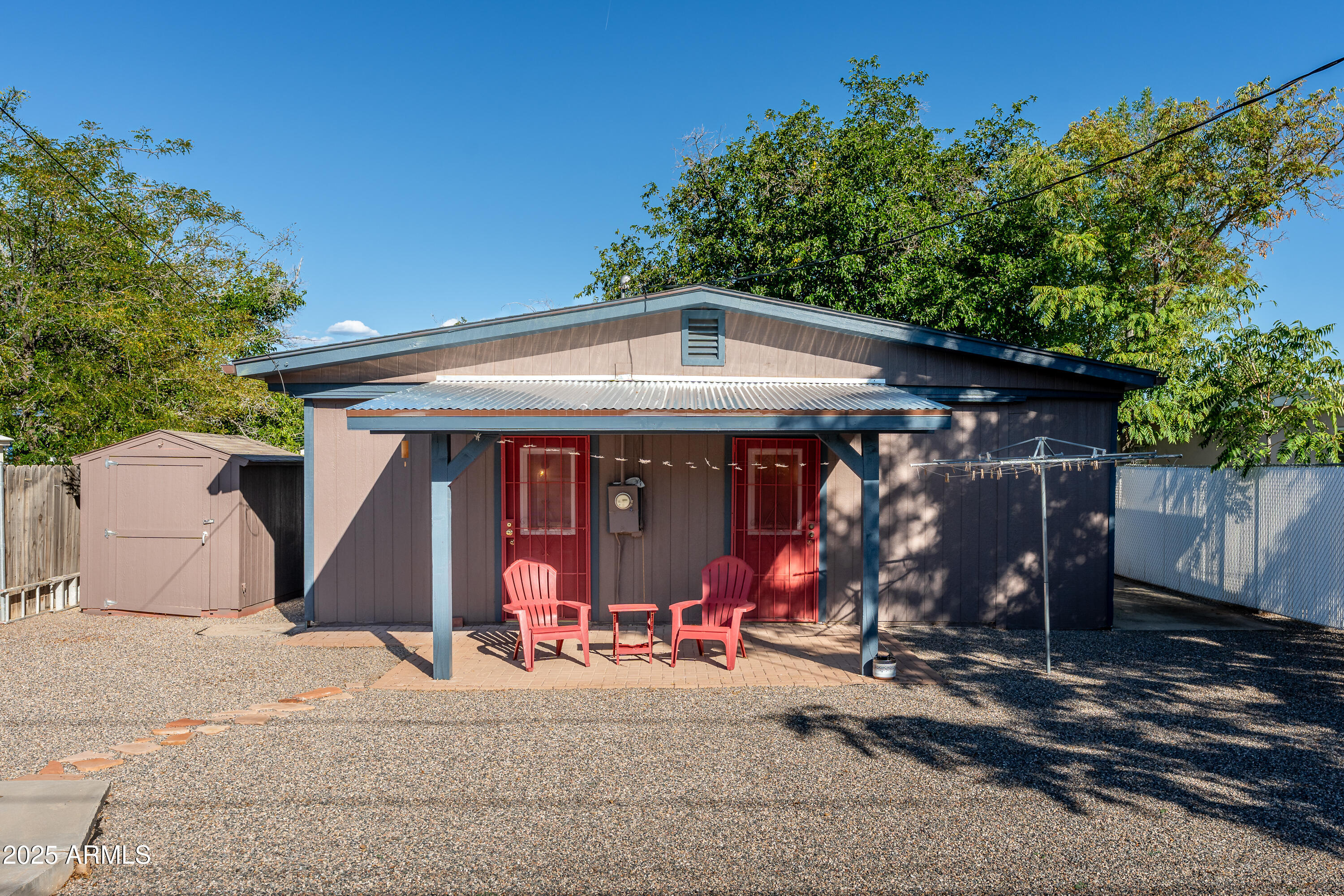328 S 17TH Street