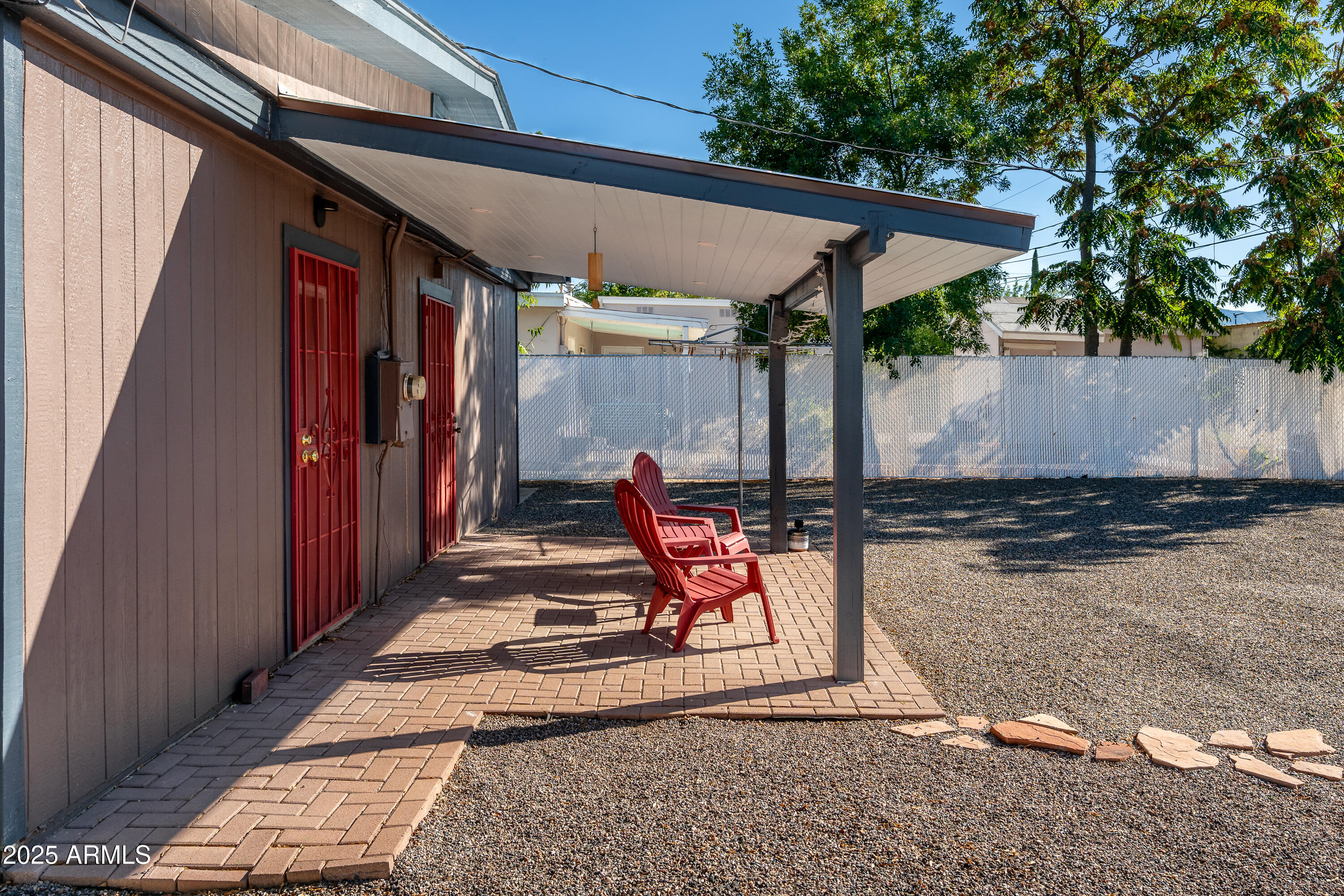 328 S 17TH Street