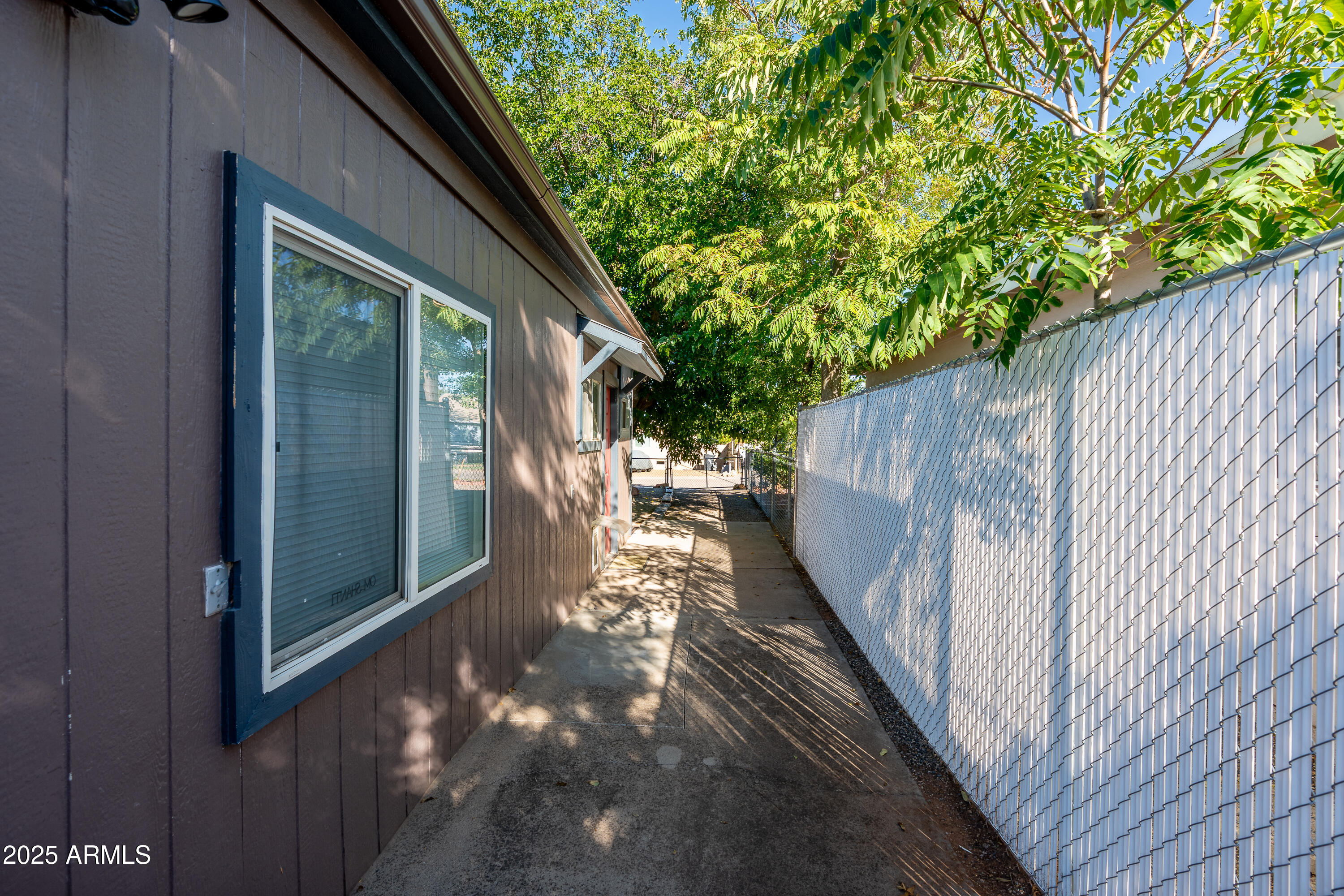 328 S 17TH Street