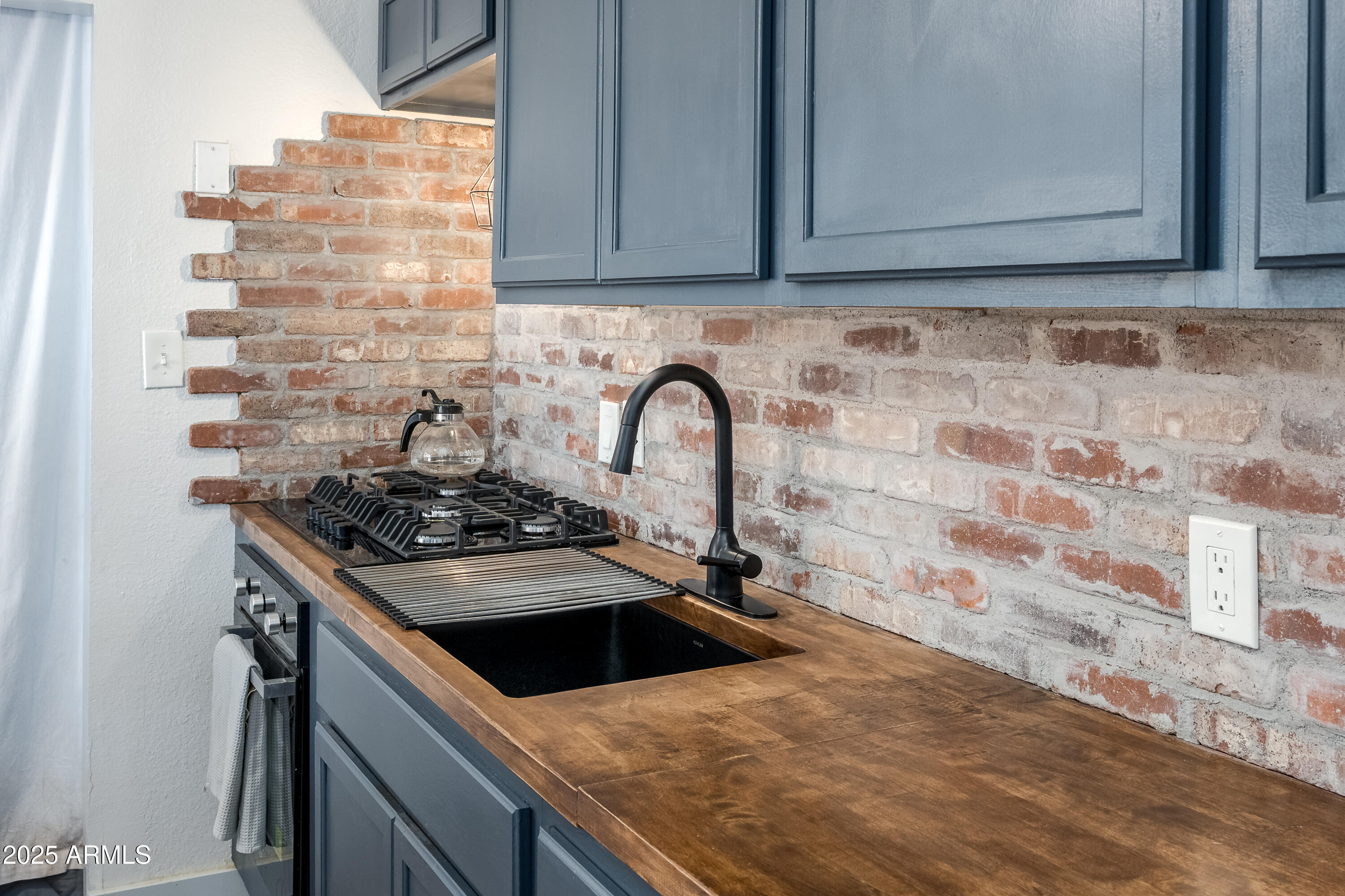 328 S 17TH Street