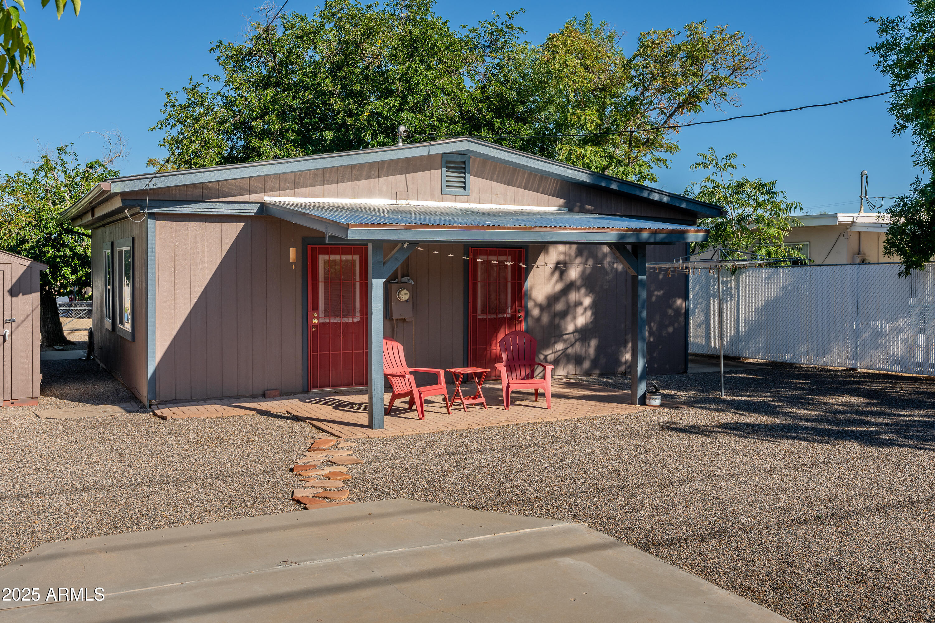 328 S 17TH Street