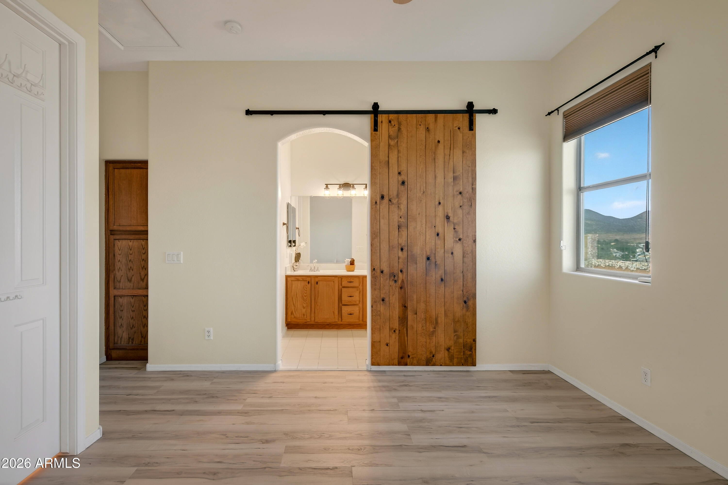 592 W SADDLE CREEK Drive