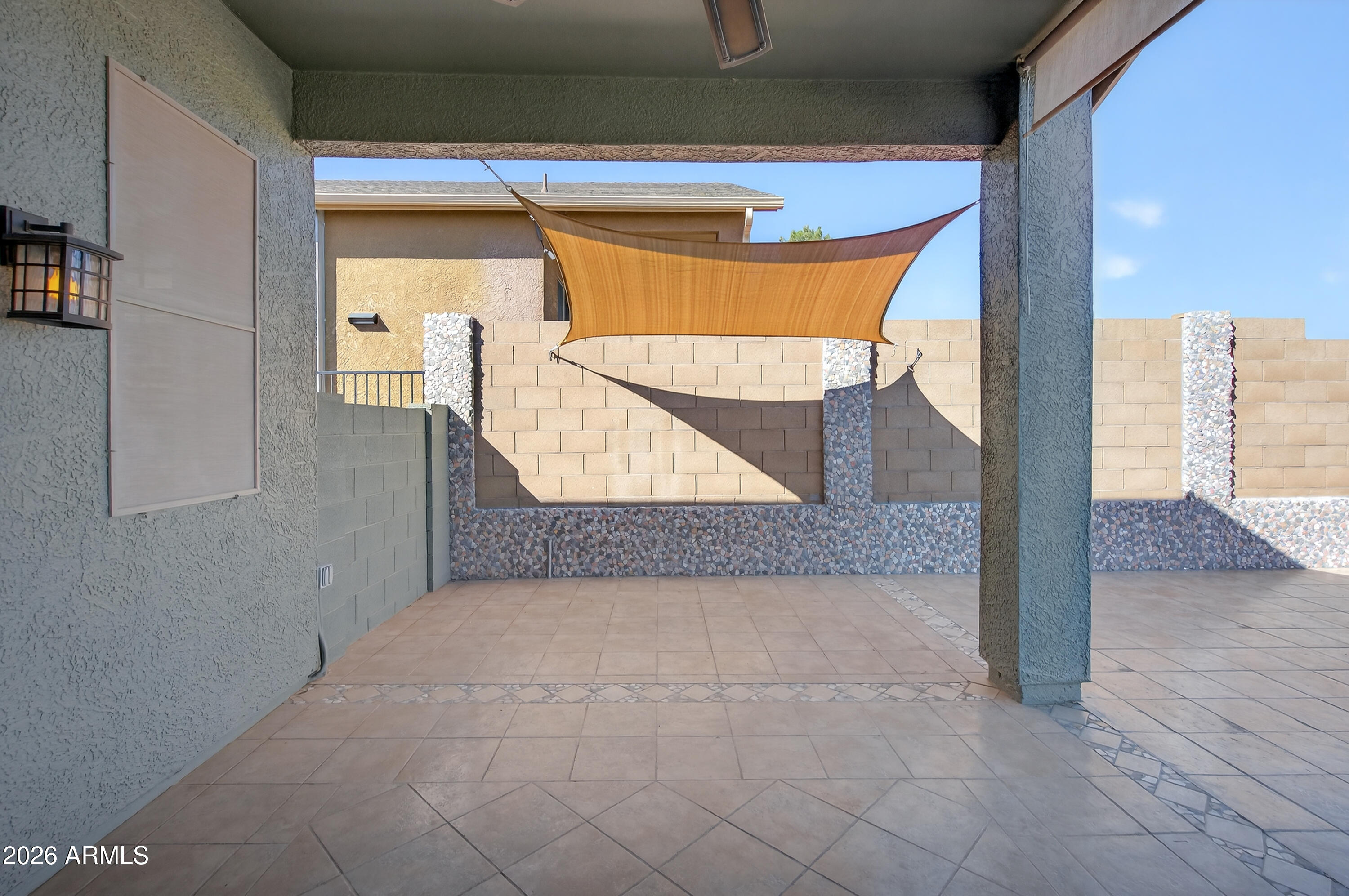 592 W SADDLE CREEK Drive