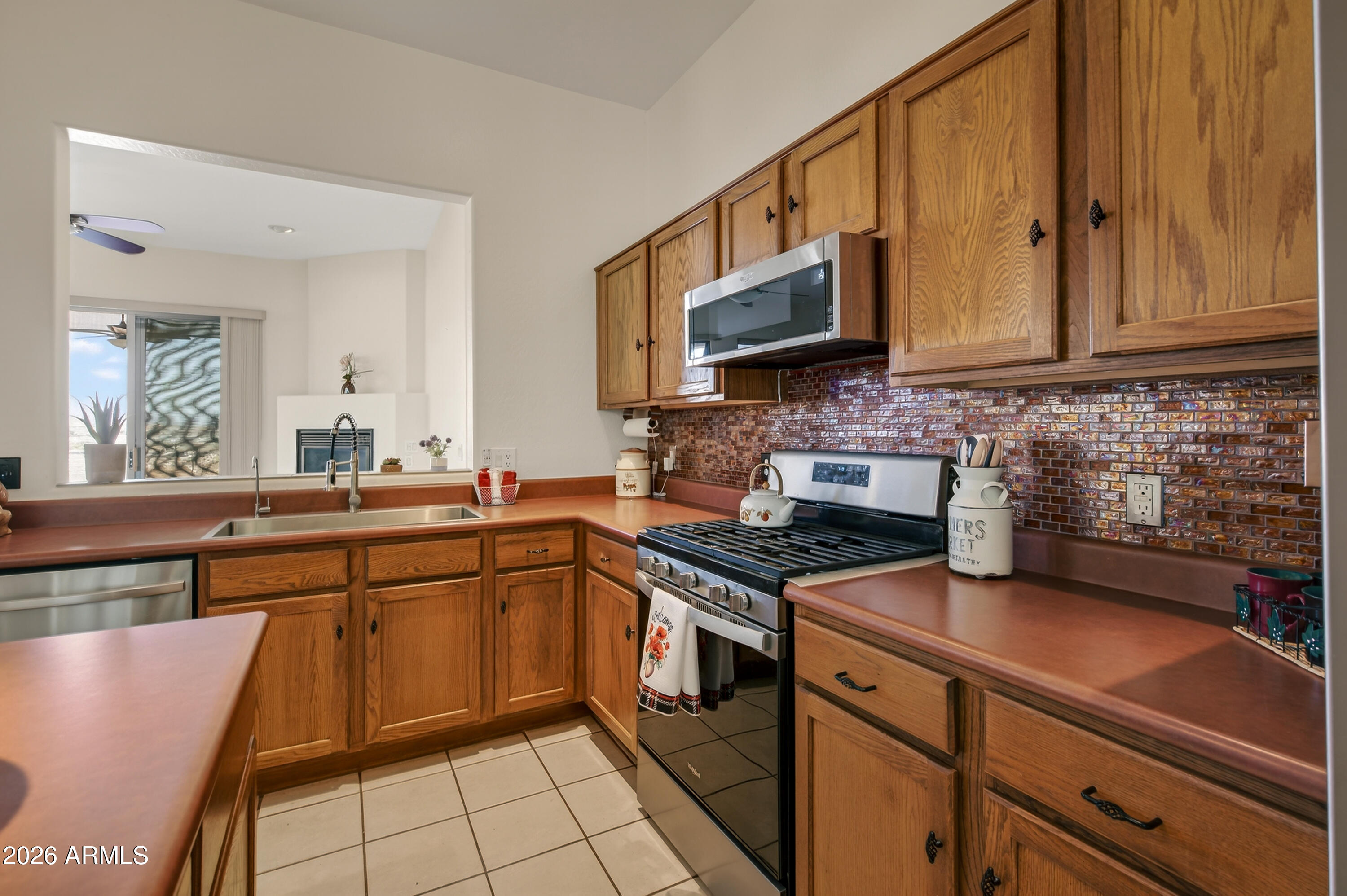 592 W SADDLE CREEK Drive