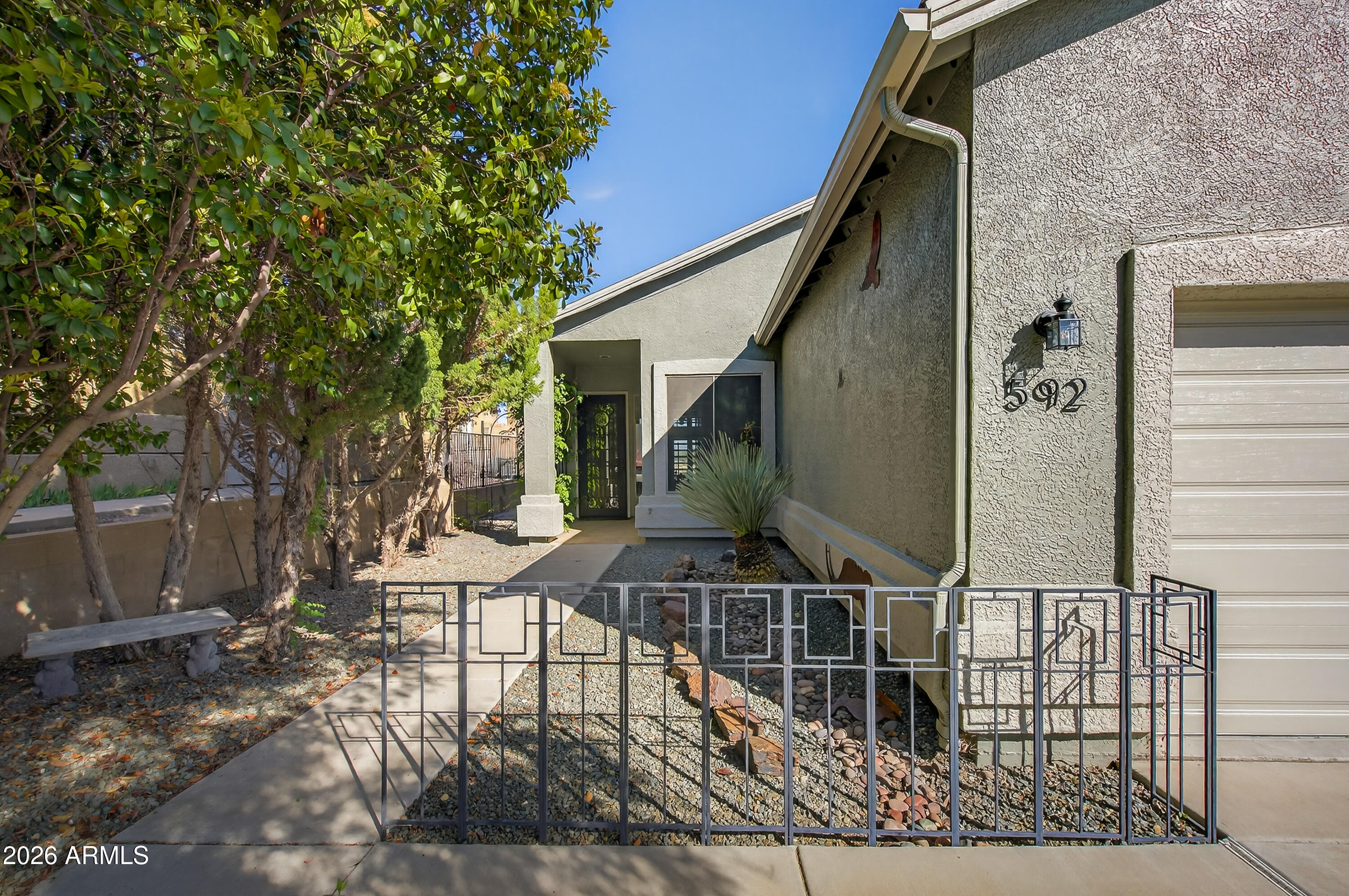 592 W SADDLE CREEK Drive