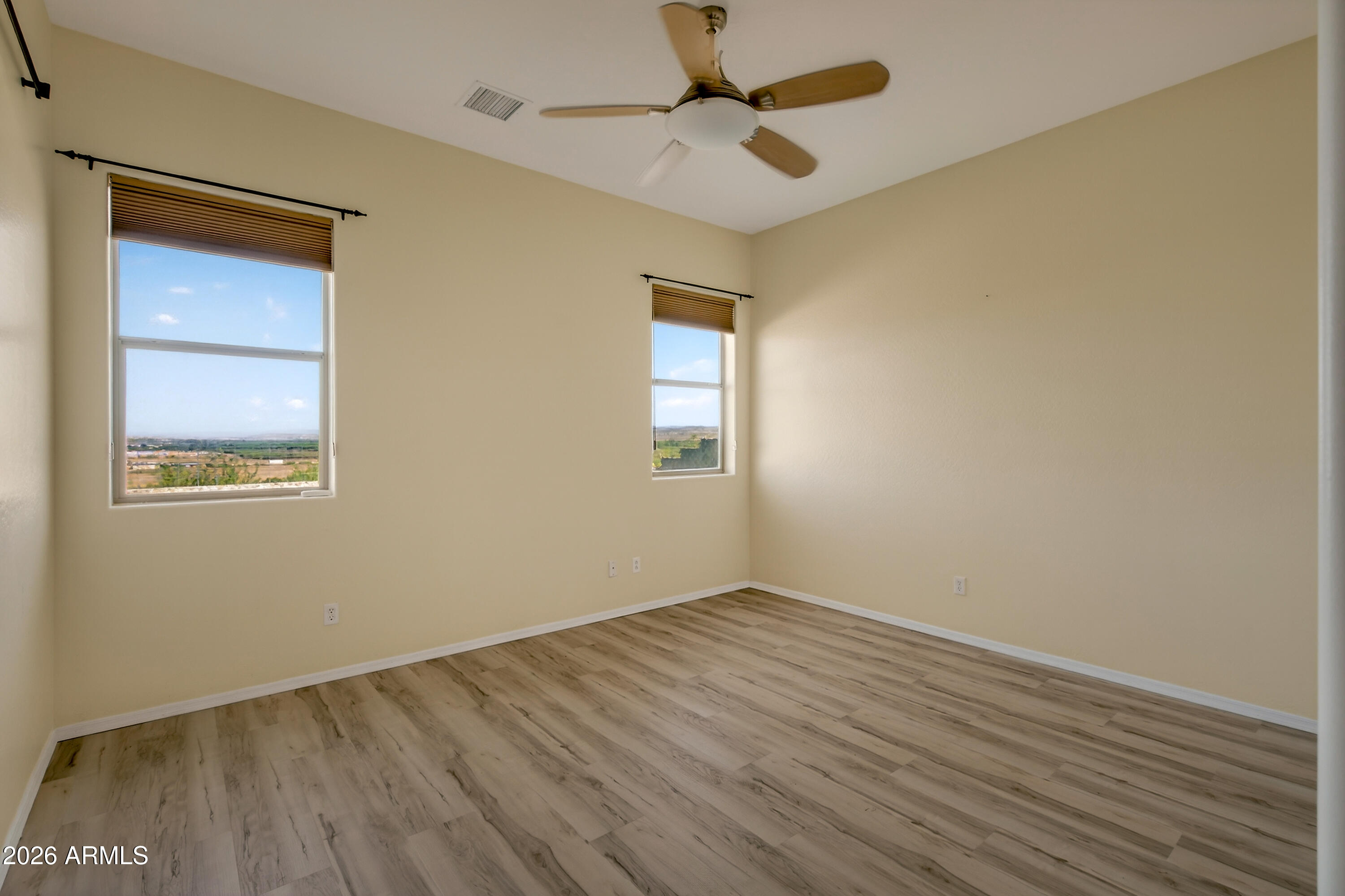 592 W SADDLE CREEK Drive