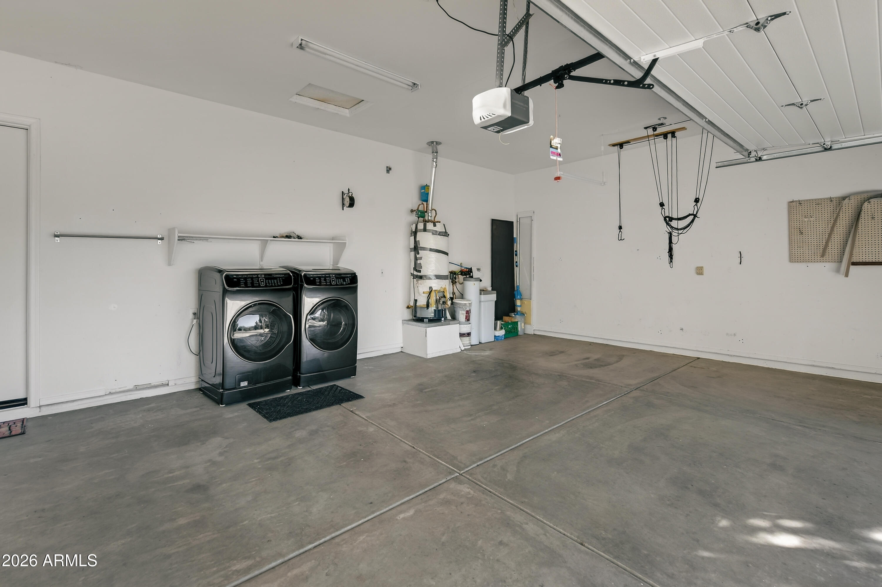 592 W SADDLE CREEK Drive