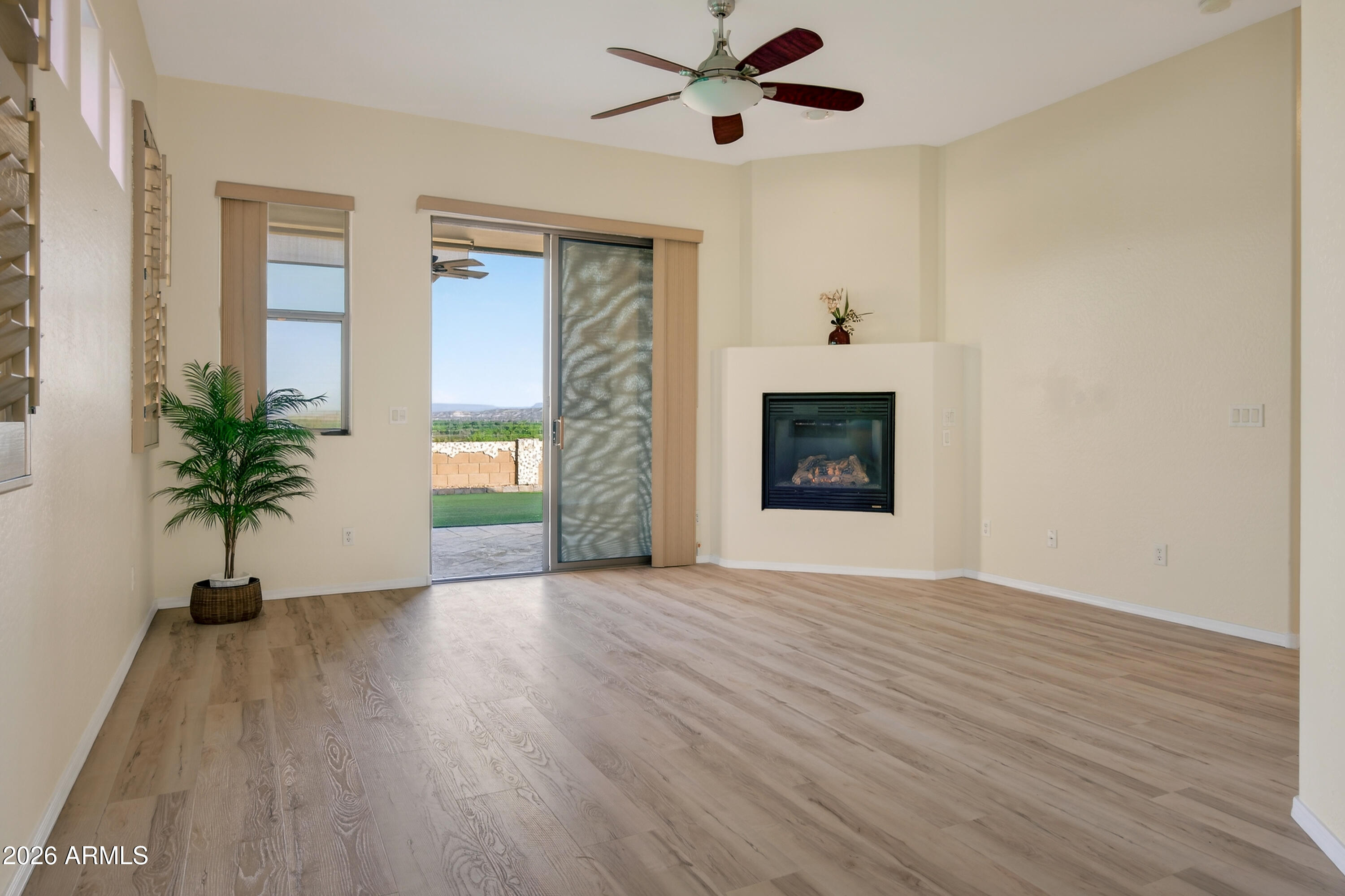 592 W SADDLE CREEK Drive