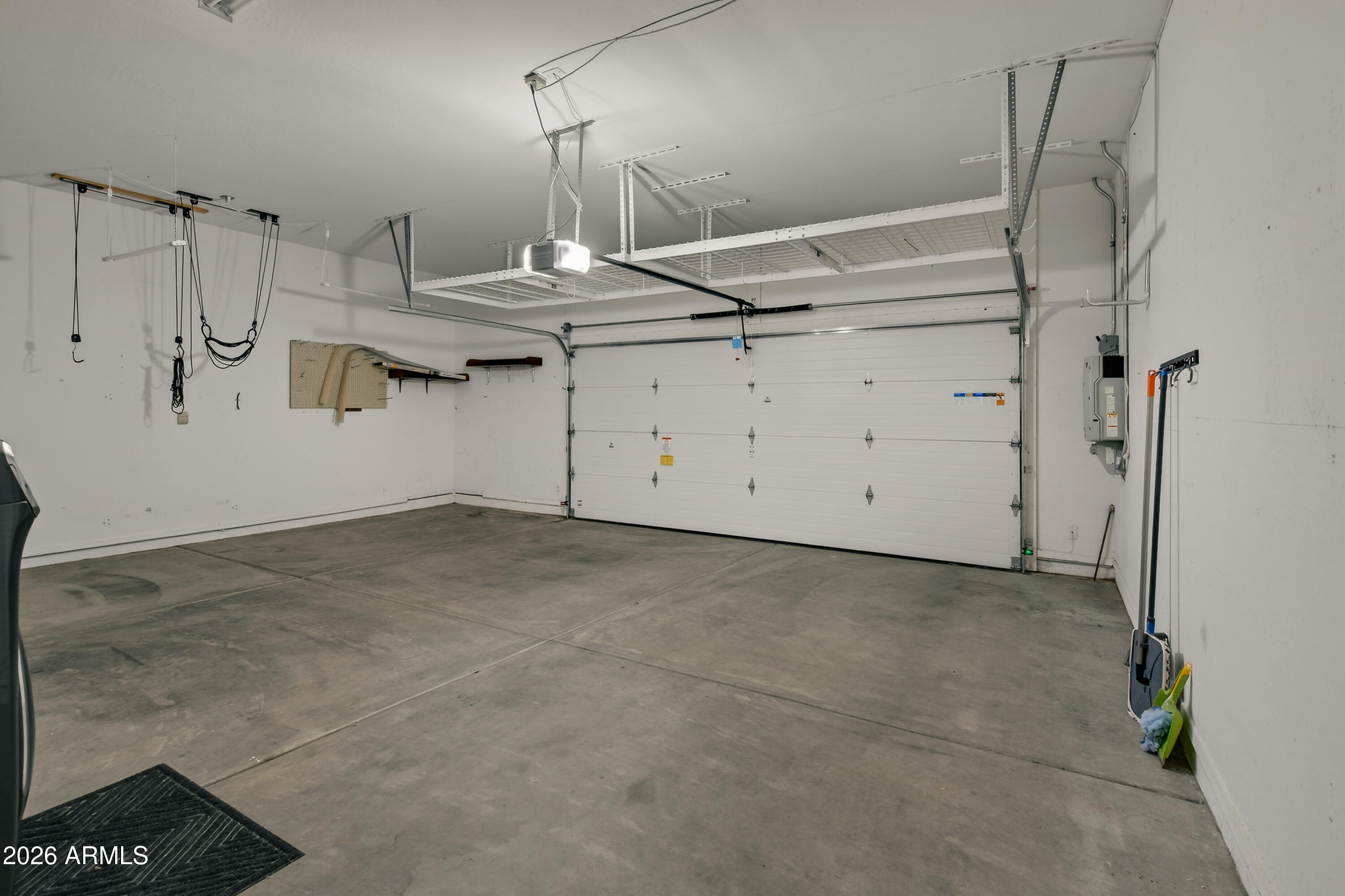 592 W SADDLE CREEK Drive