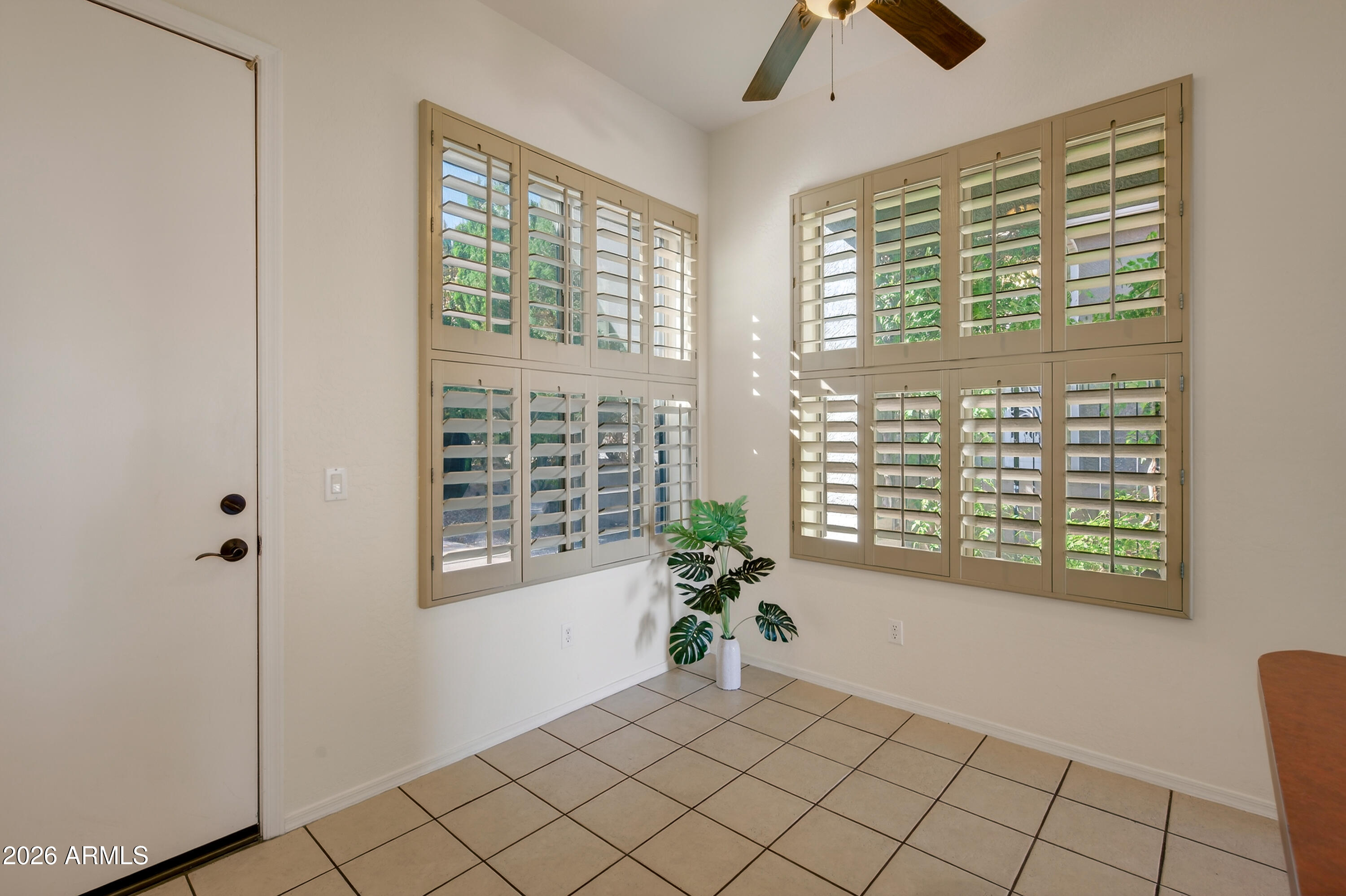 592 W SADDLE CREEK Drive