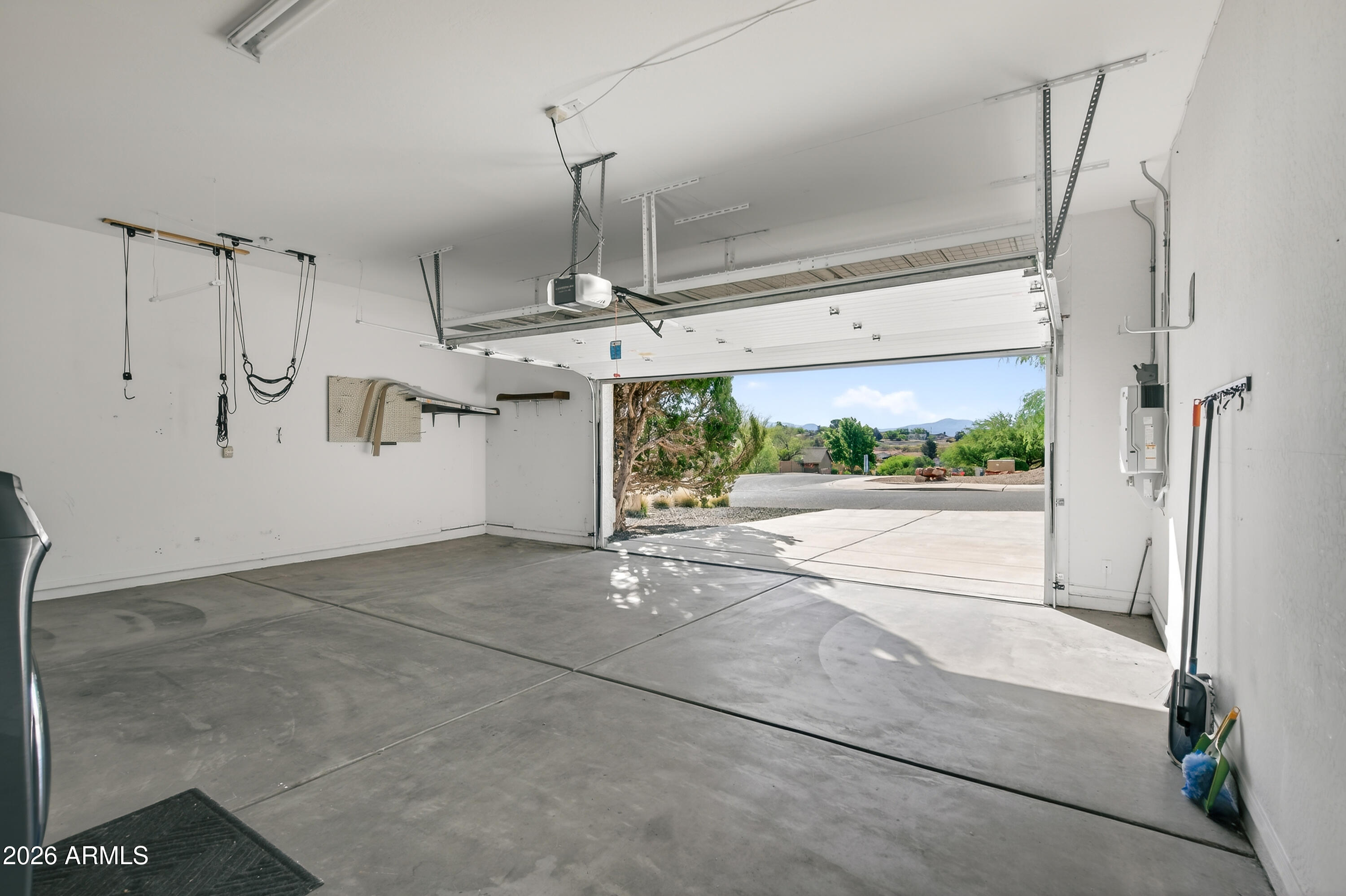 592 W SADDLE CREEK Drive