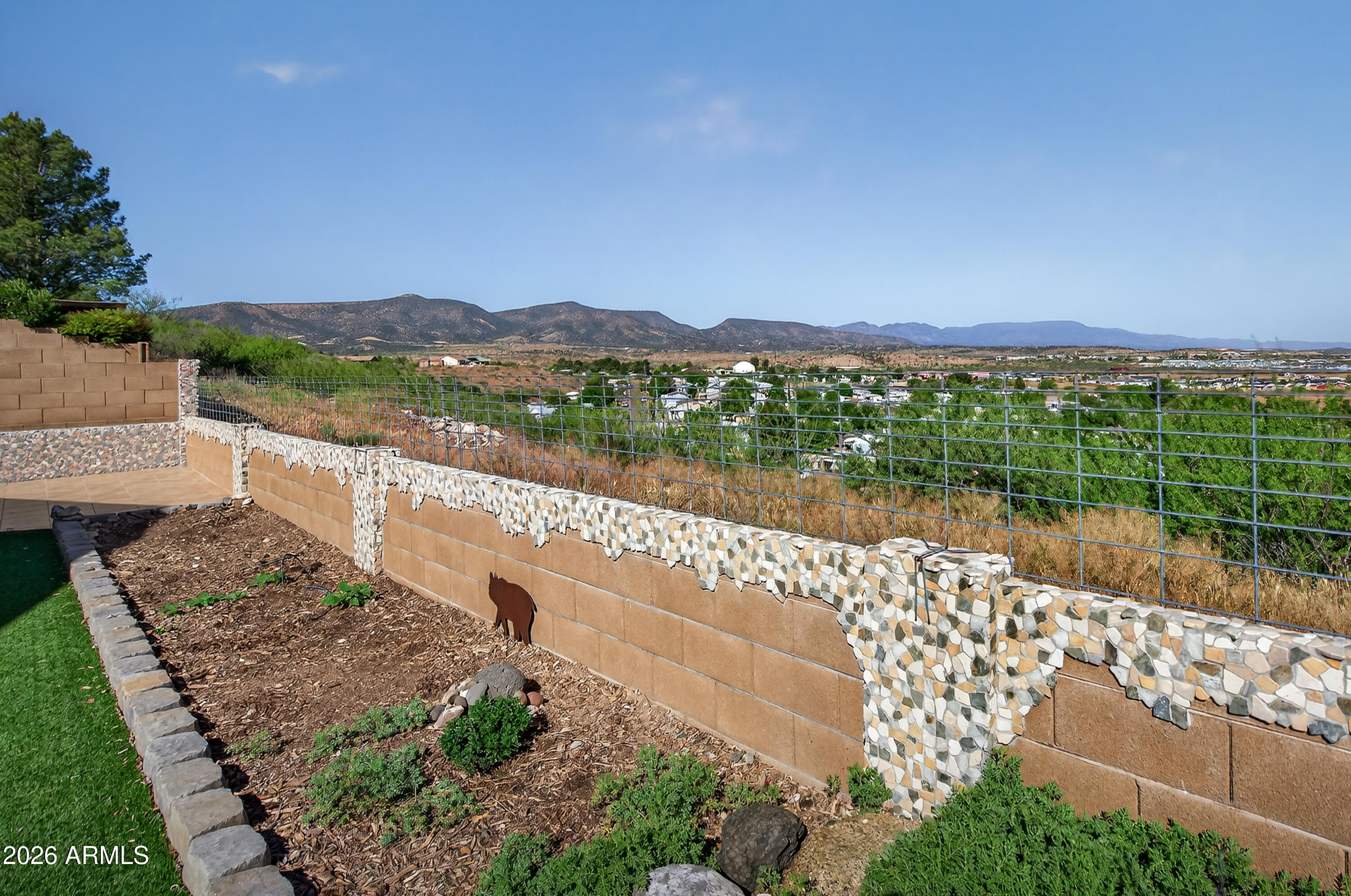 592 W SADDLE CREEK Drive