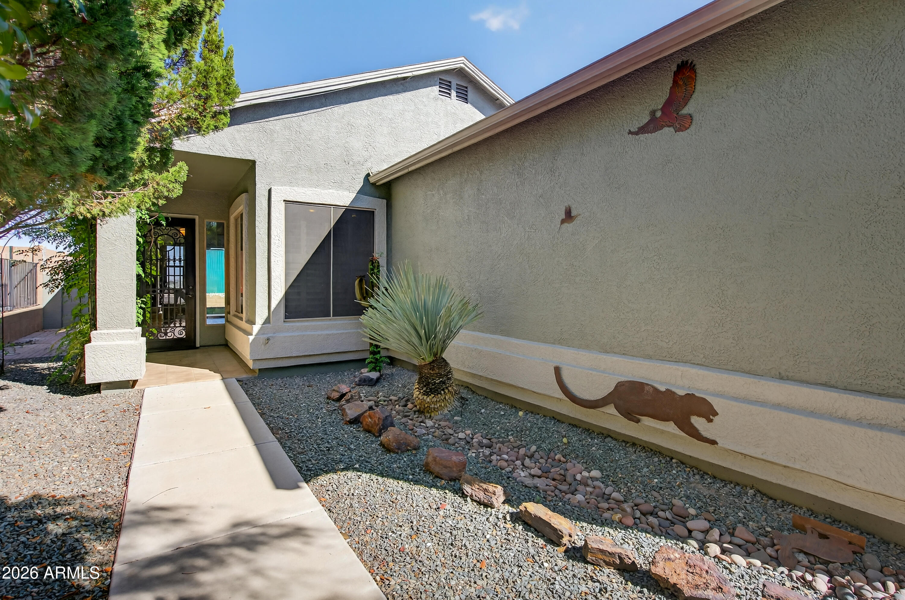 592 W SADDLE CREEK Drive