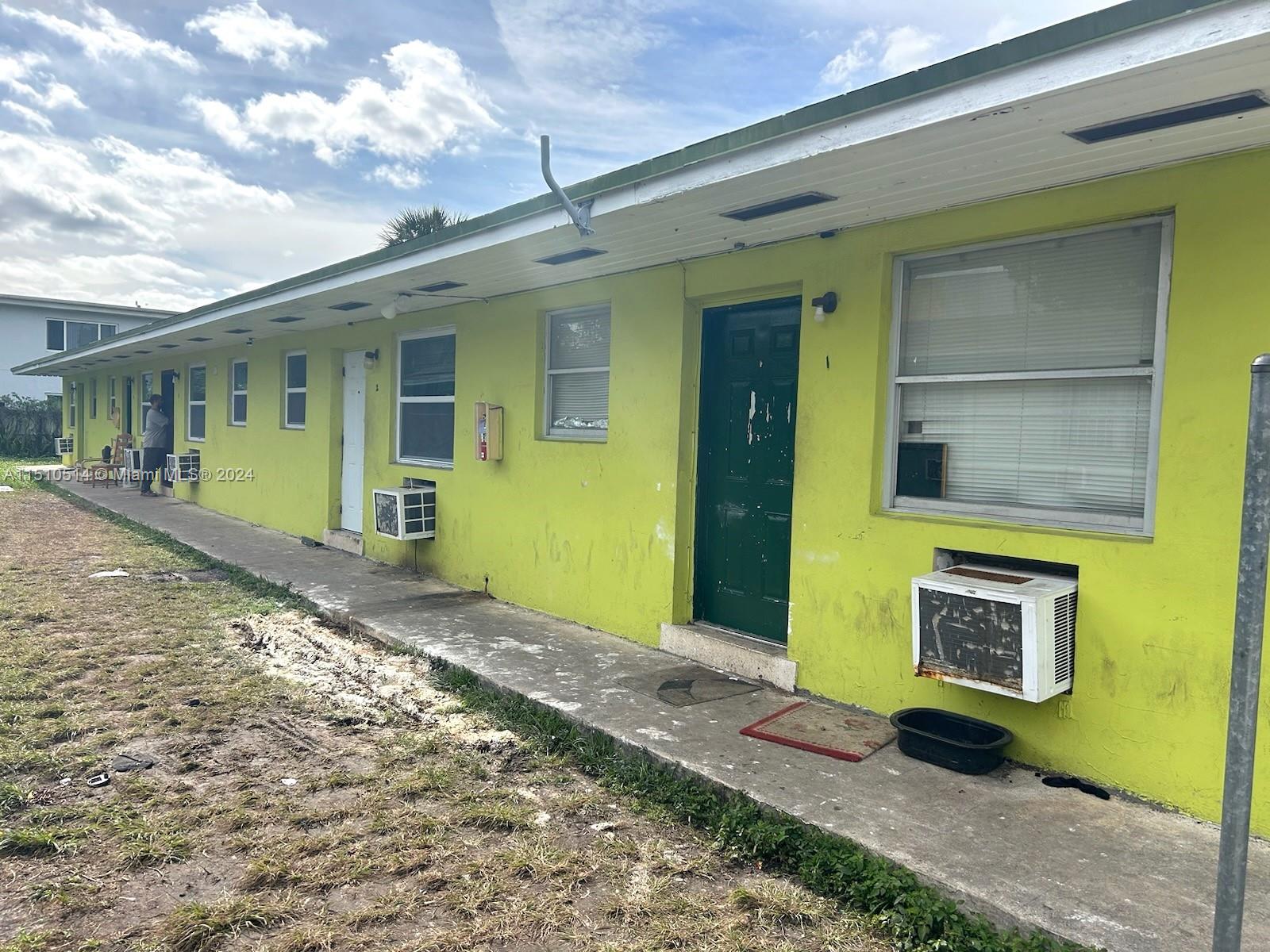 60 NW 77th St