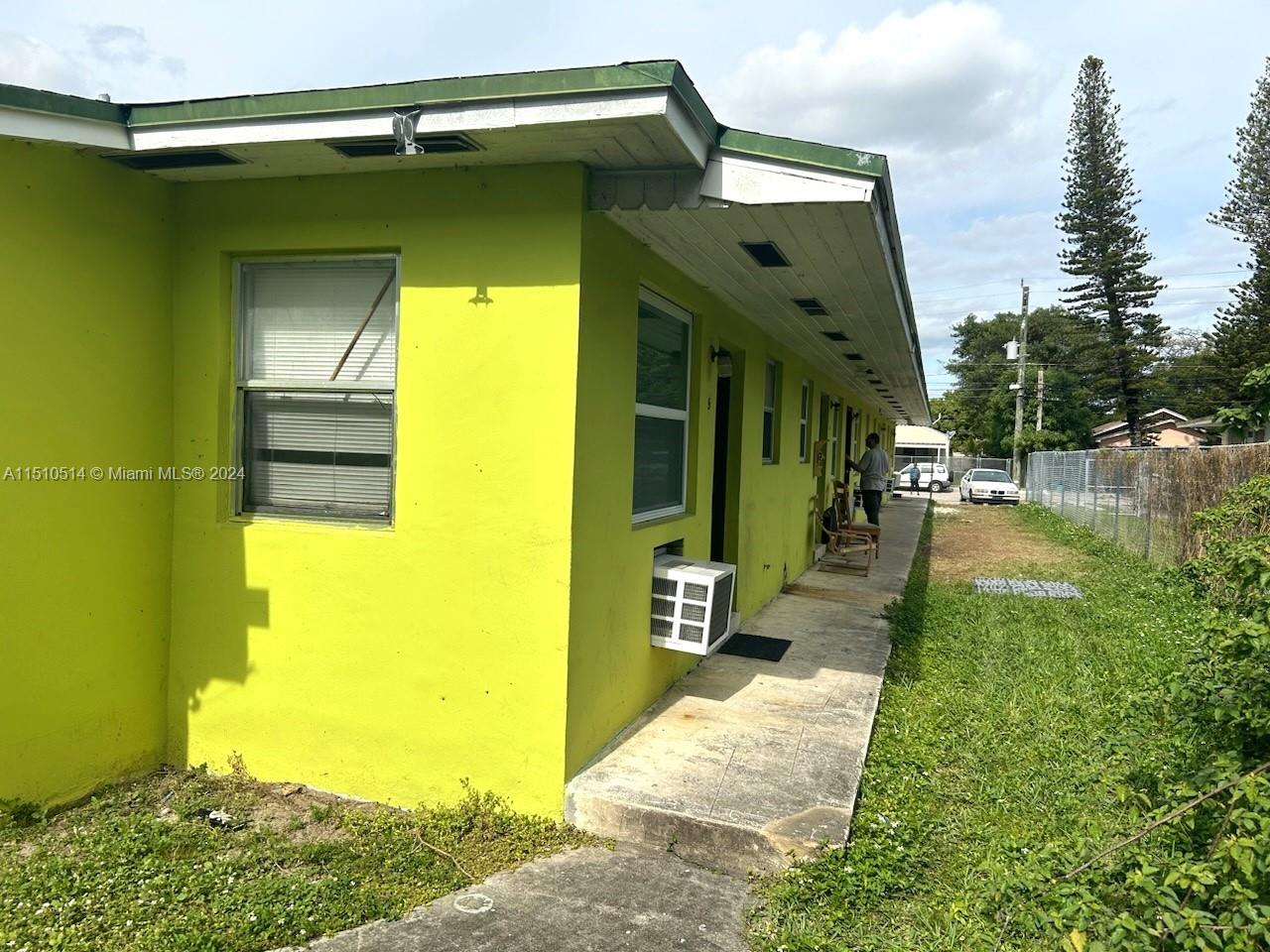 60 NW 77th St