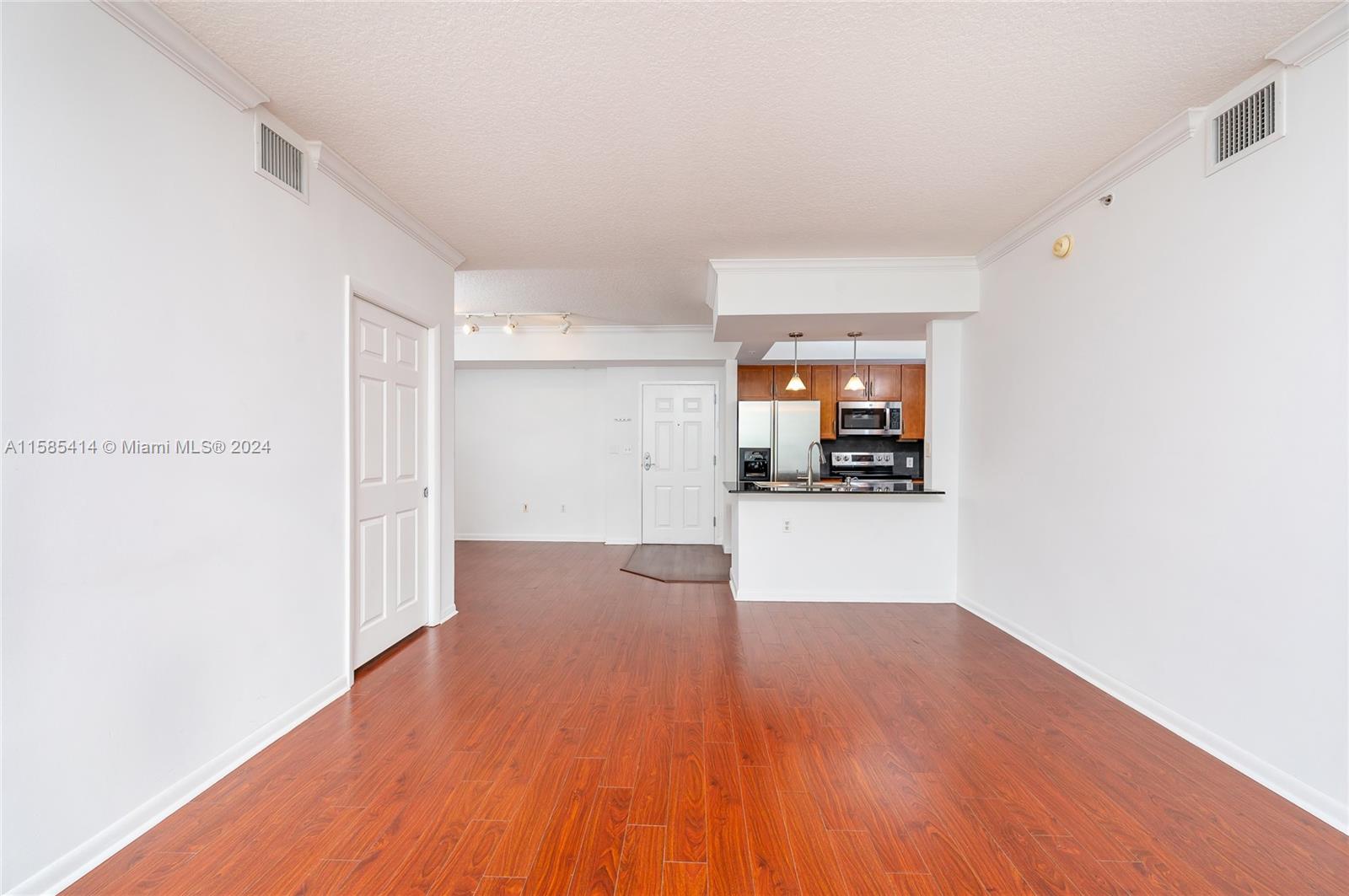 2000 N Bayshore Dr # 422