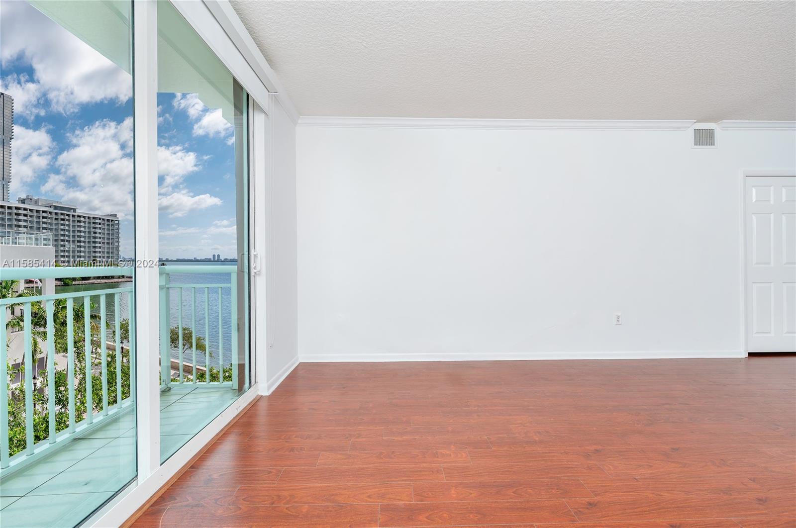 2000 N Bayshore Dr # 422