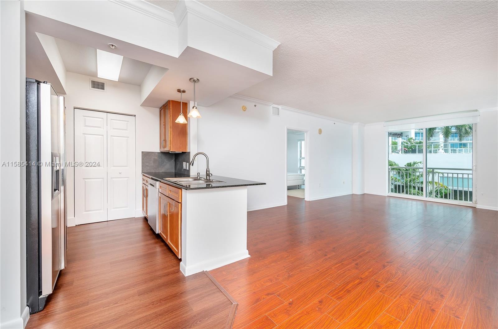 2000 N Bayshore Dr # 422