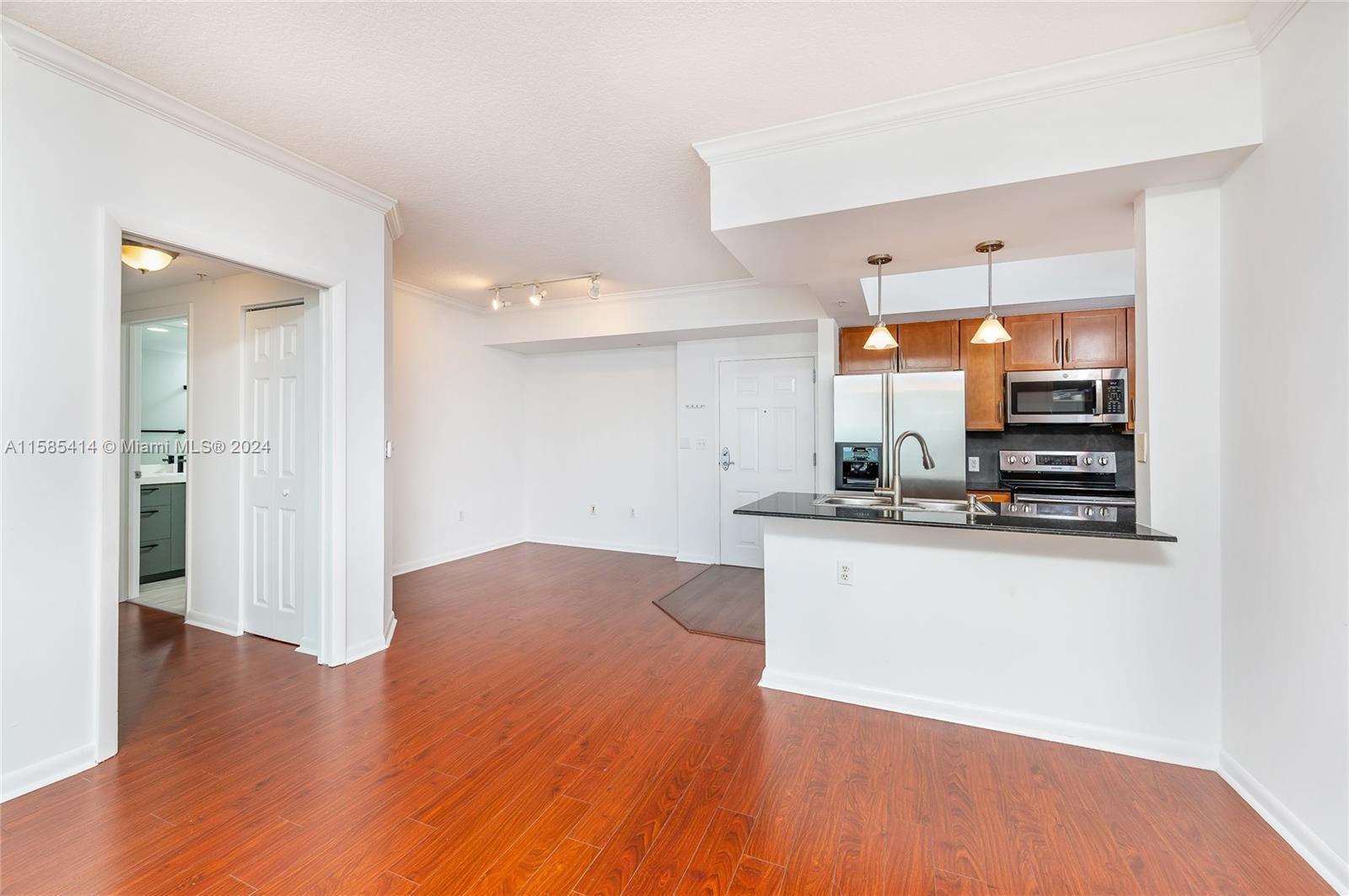 2000 N Bayshore Dr # 422