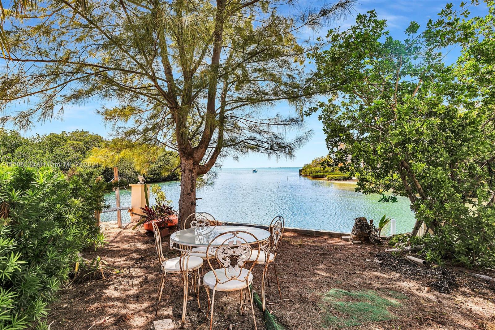 190 Venetian Dr