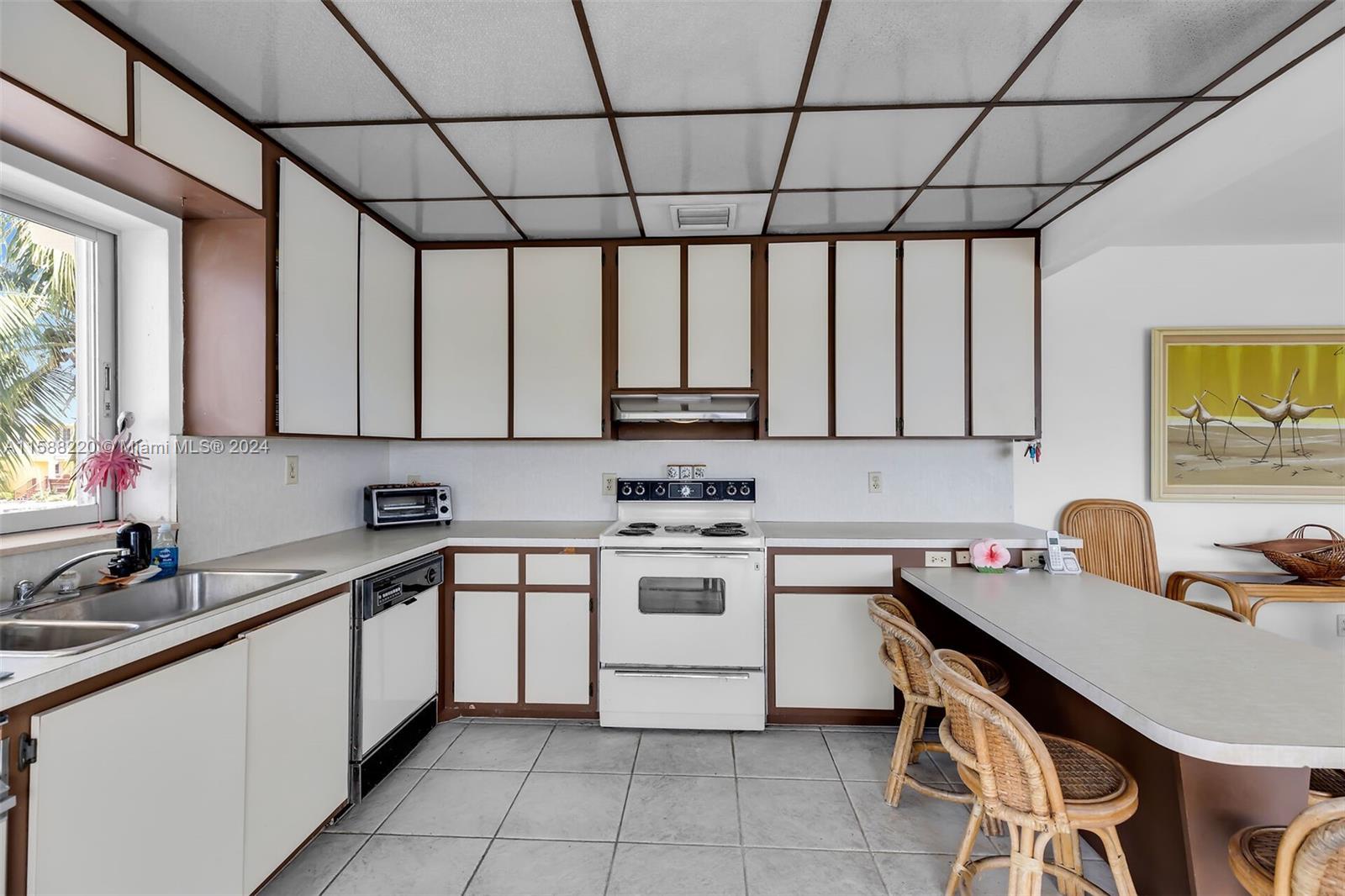 190 Venetian Dr