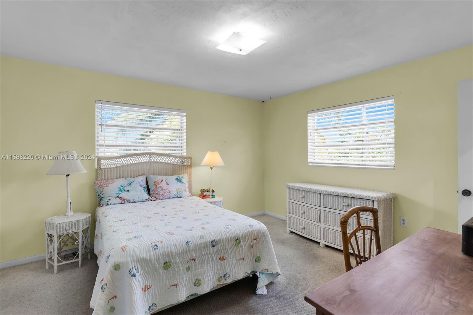 190 Venetian Dr