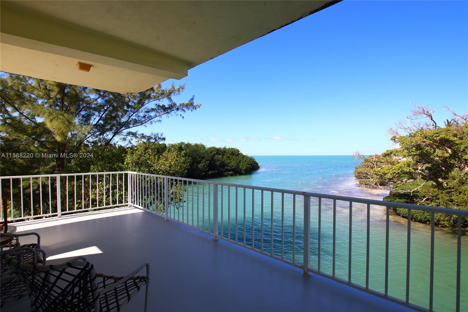190 Venetian Dr