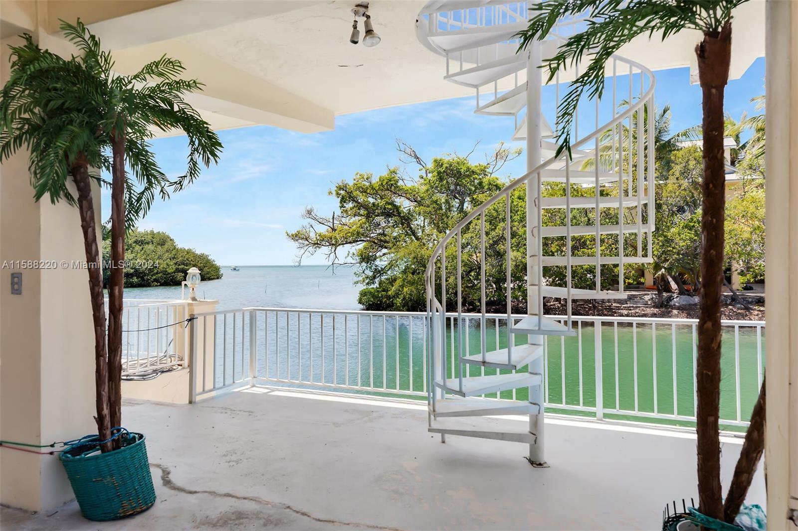 190 Venetian Dr