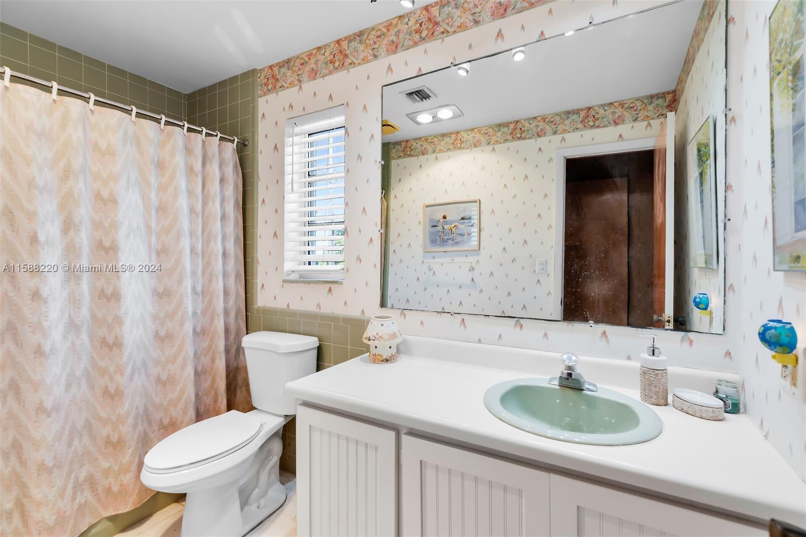 190 Venetian Dr