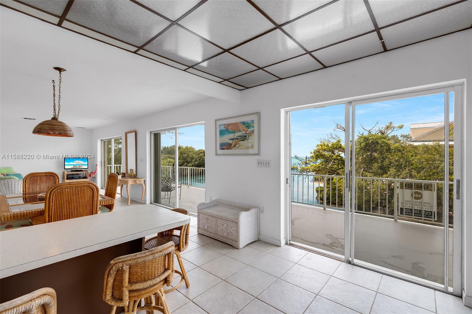 190 Venetian Dr