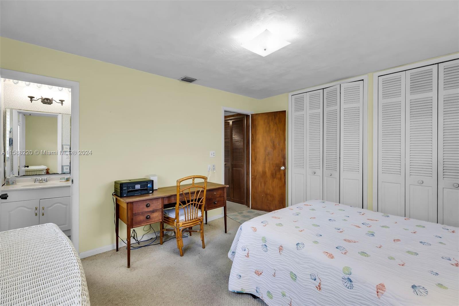 190 Venetian Dr