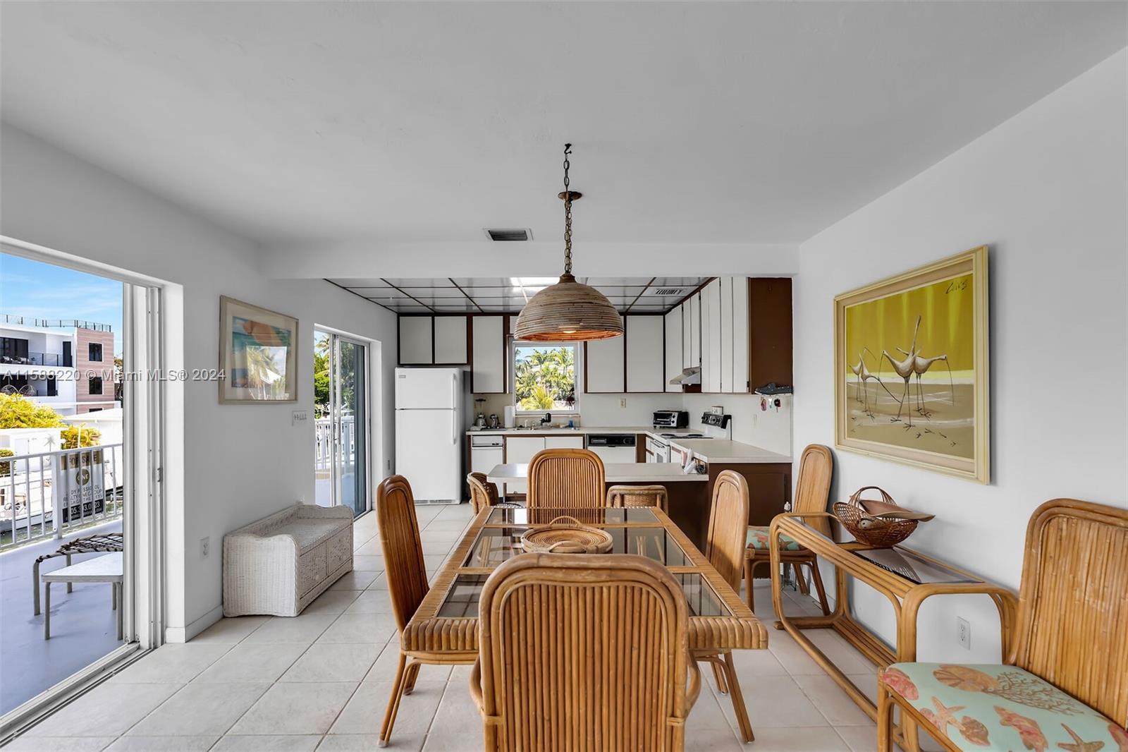 190 Venetian Dr