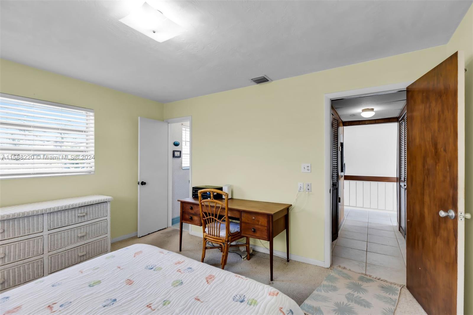 190 Venetian Dr