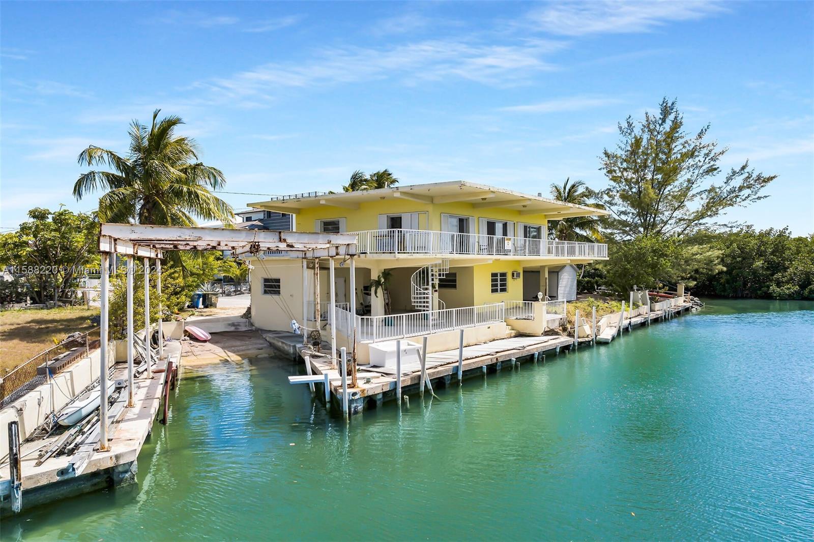 190 Venetian Dr