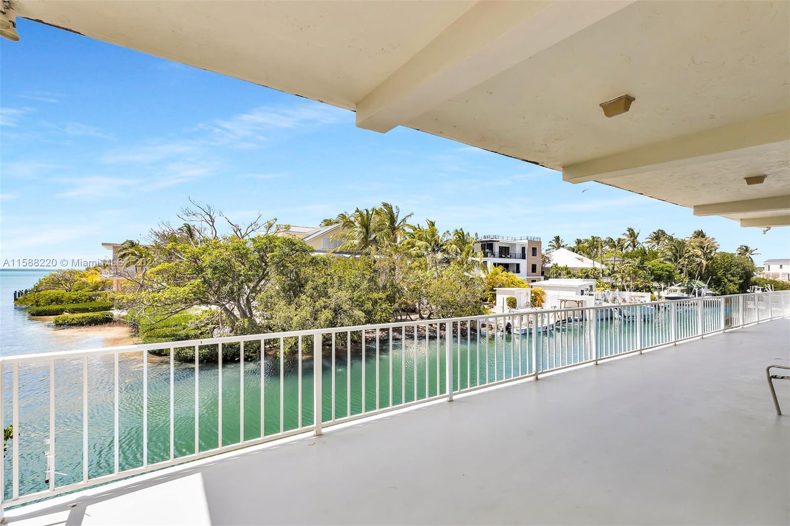 190 Venetian Dr