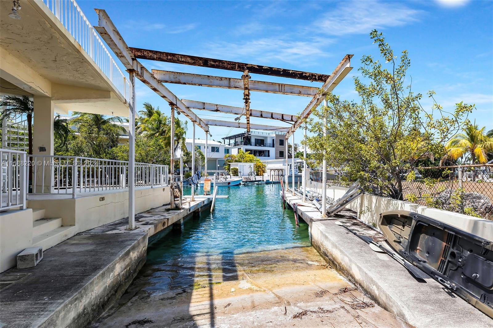 190 Venetian Dr