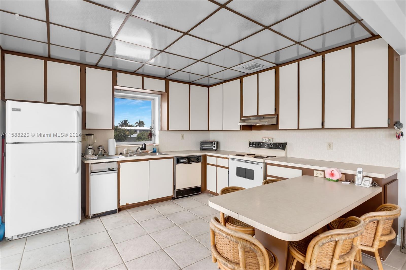 190 Venetian Dr