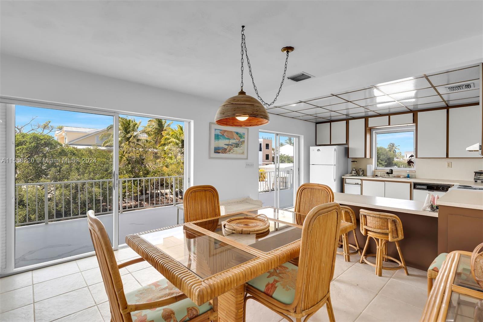 190 Venetian Dr