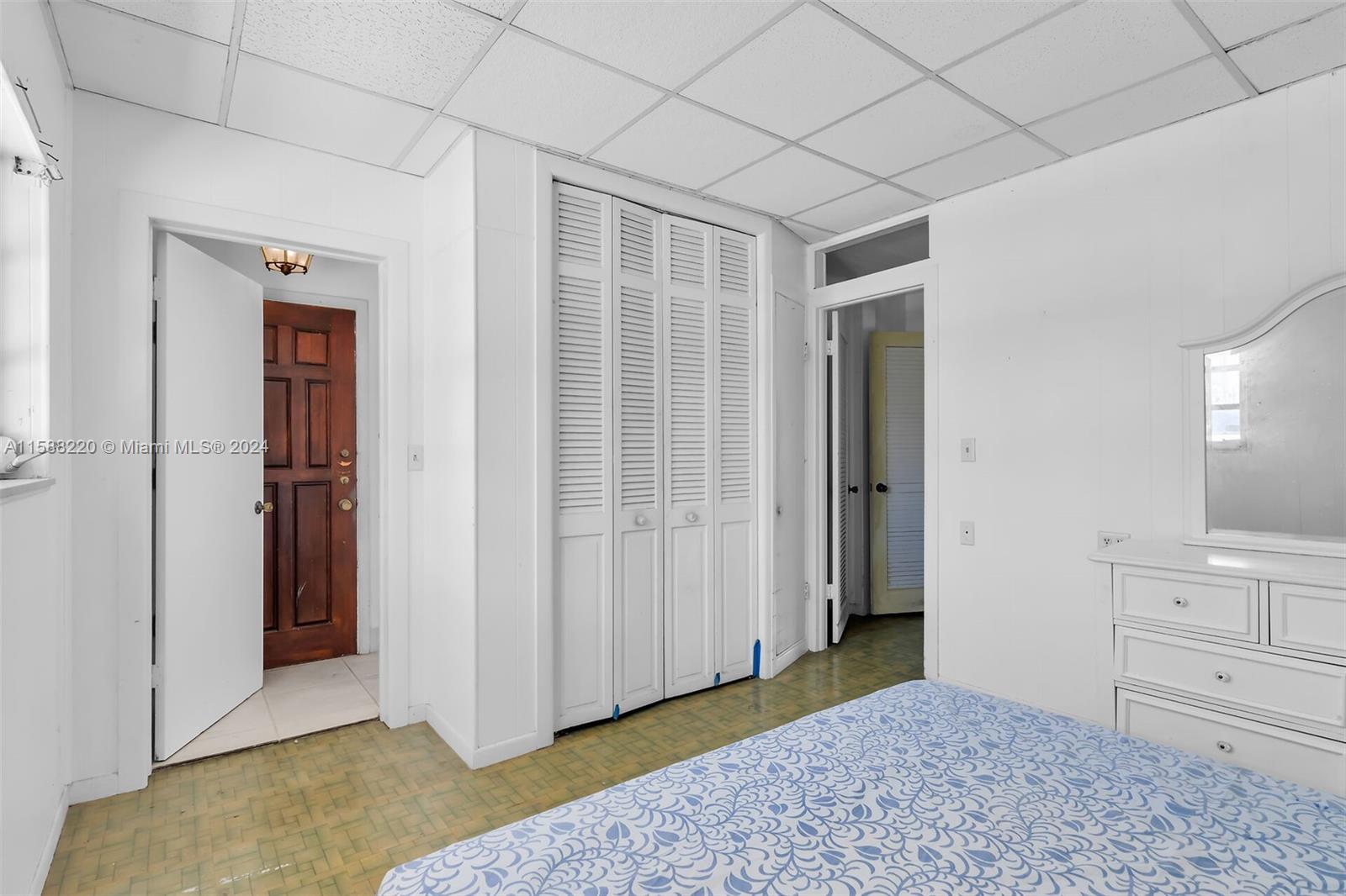 190 Venetian Dr
