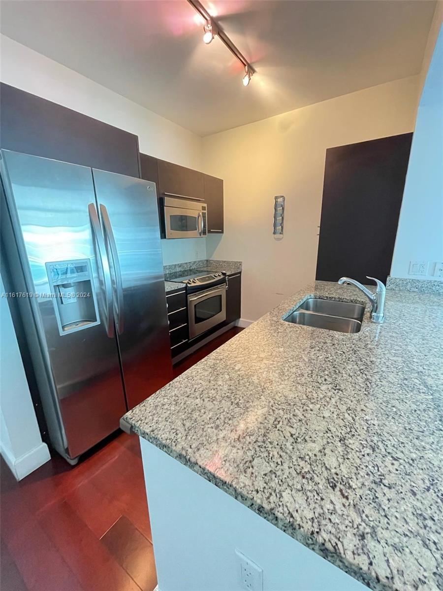 950 Brickell Bay Dr # 1704