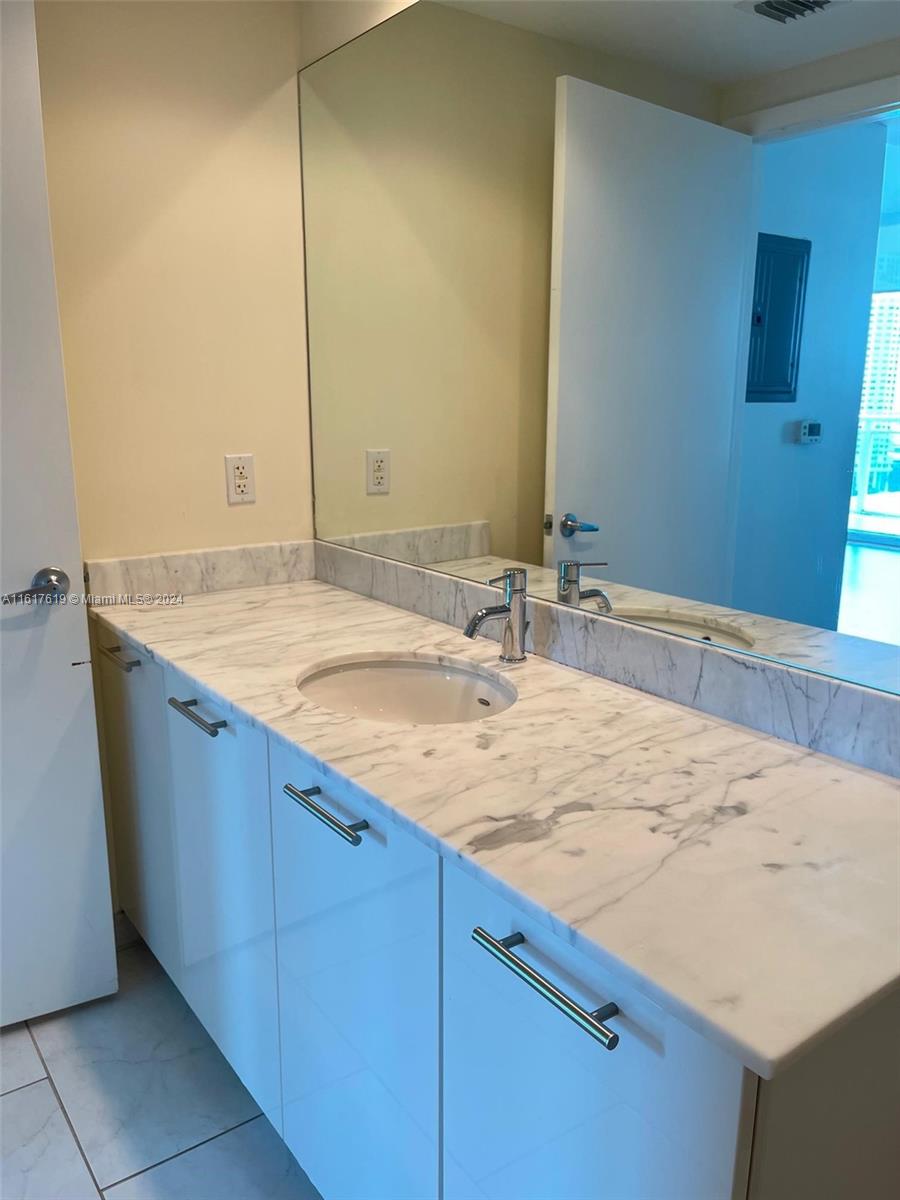 950 Brickell Bay Dr # 1704