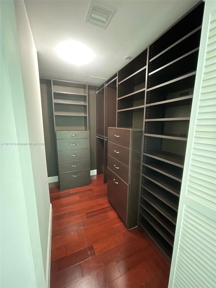 950 Brickell Bay Dr # 1704