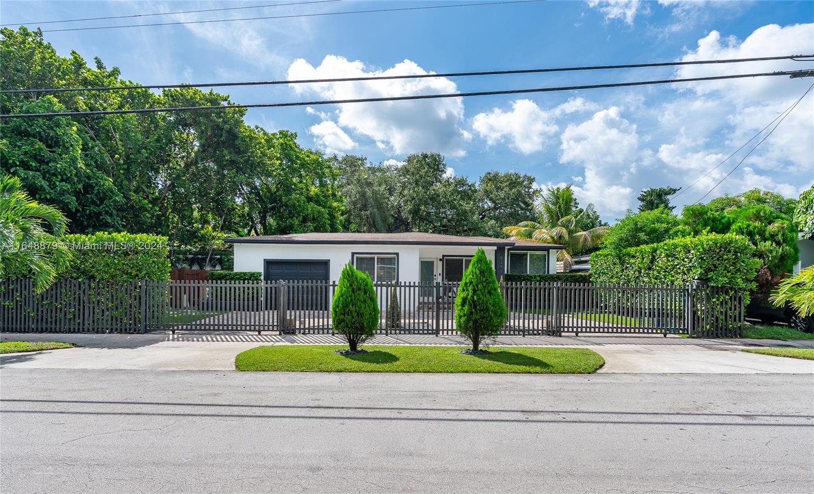 8381 E Dixie Hwy