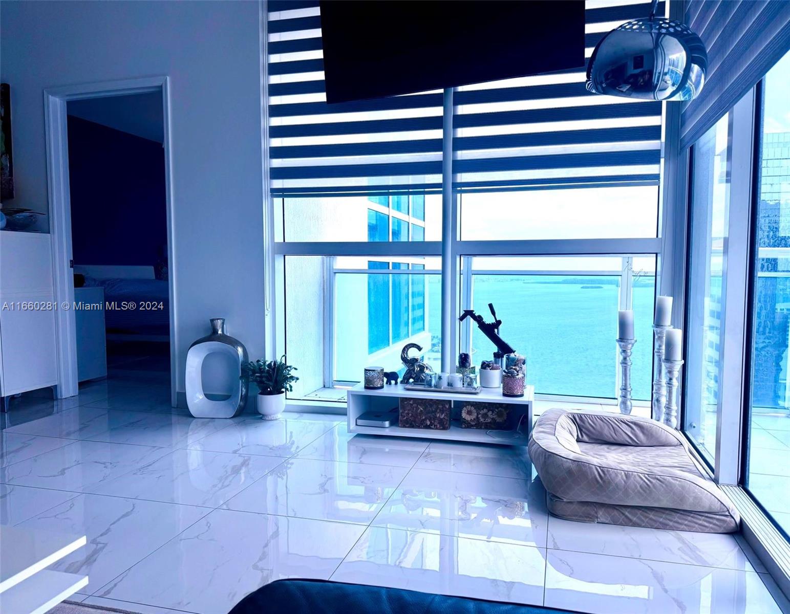 951 Brickell Ave # 2810