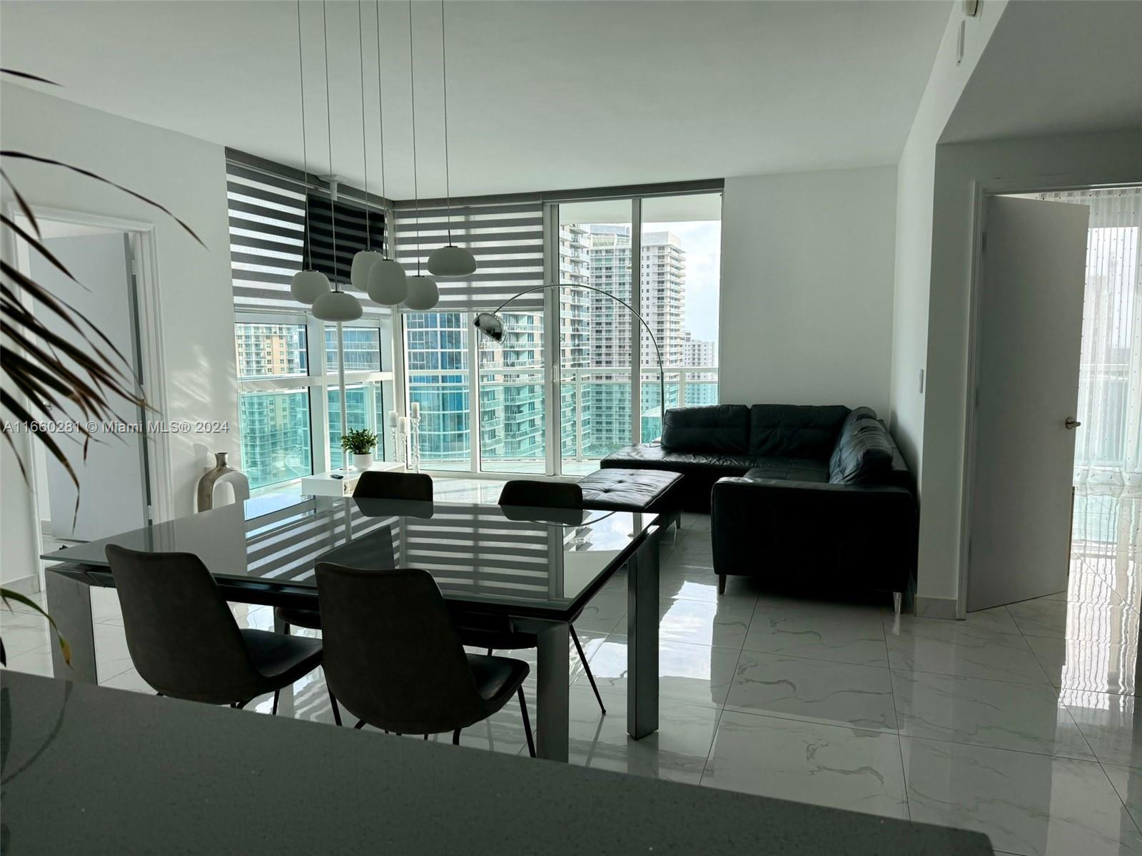 951 Brickell Ave # 2810
