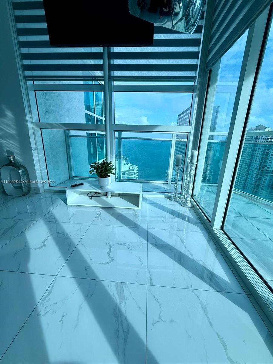 951 Brickell Ave # 2810